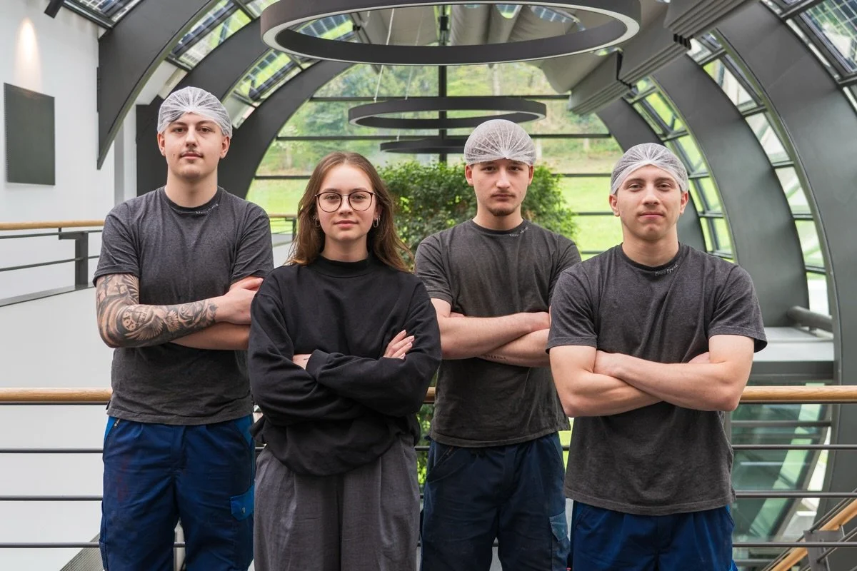 🎓 Herzlichen Gl&uuml;ckwunsch, ihr habt es geschafft!

Heute feiern wir vier ganz besondere Menschen: unsere frisch gebackenen Lehrabsolvent:innen! 🎉 Nach intensiven Lehrjahren haben sie mit Bravour ihren Abschluss bestanden - wir k&ouml;nnten nich