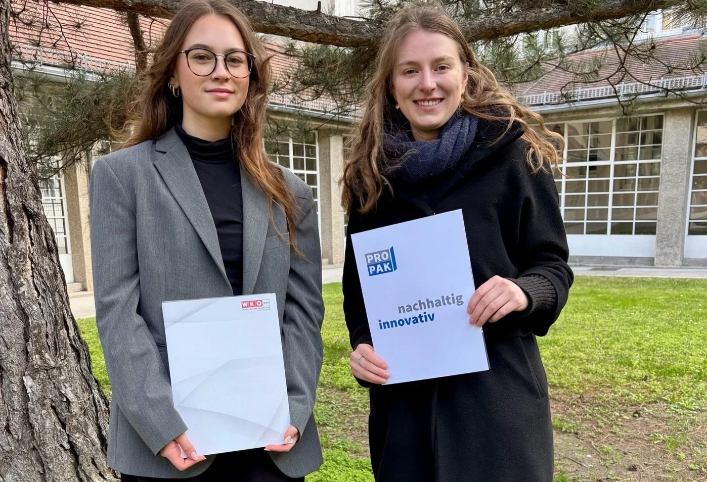 𝗪𝗶𝗿 𝘀𝗶𝗻𝗱 𝘂𝗻𝗴𝗹𝗮𝘂𝗯𝗹𝗶𝗰𝗵 𝘀𝘁𝗼𝗹𝘇 𝗮𝘂𝗳 𝘂𝗻𝘀𝗲𝗿𝗲 𝗟𝗲𝗼𝗻𝗶𝗲! 🎉

Leonie hat ihre Lehrabschlusspr&uuml;fung als Verpackungstechnikerin mit ausgezeichnetem Erfolg abgeschlossen &ndash; und wurde daf&uuml;r von PROPAK mit dem Gold