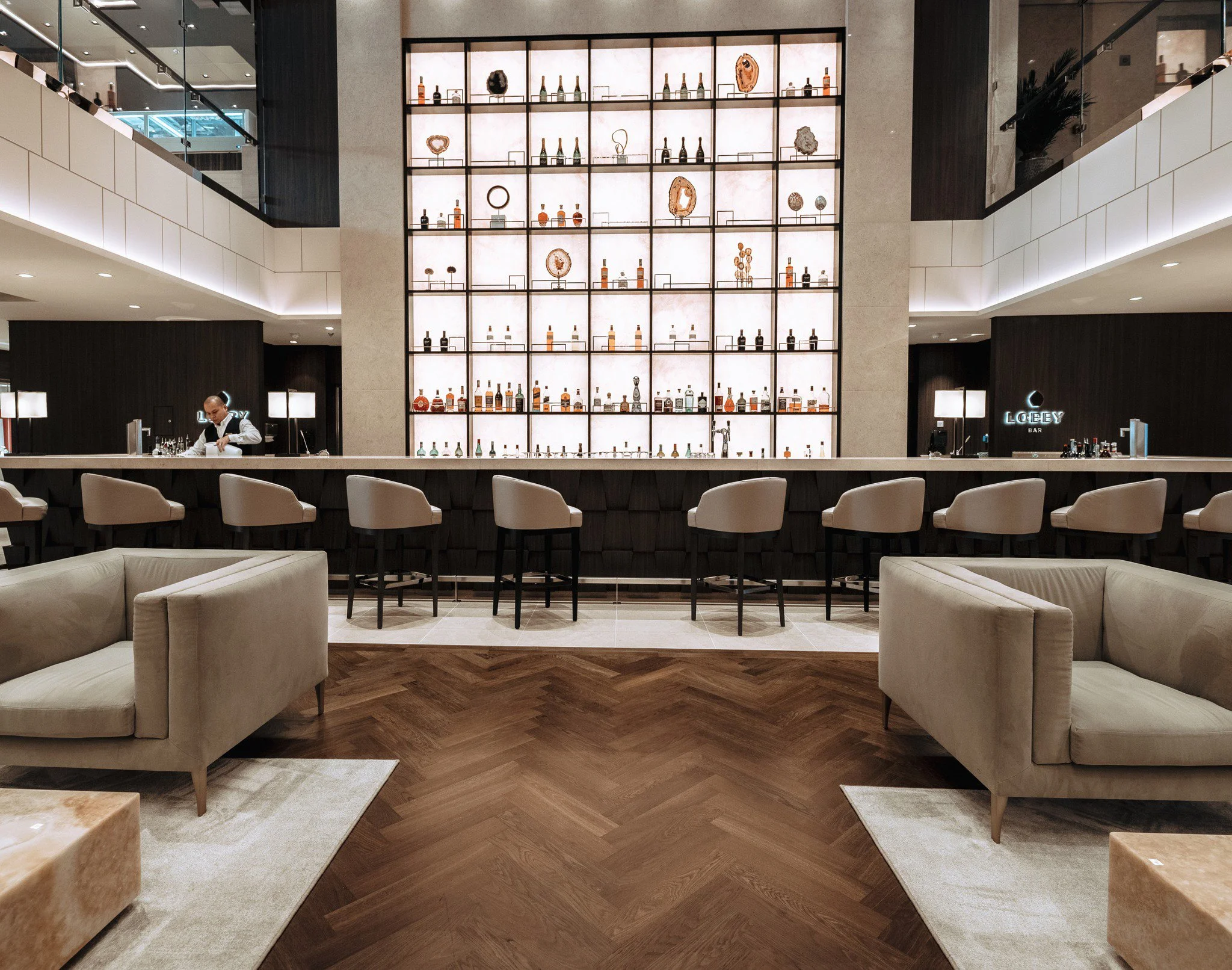 Design that stops you in your tracks&mdash;and makes you reach for your camera.
The Lobby Bar on @explorajourneys is a masterclass in modern minimalism, and a dream to photograph.

#CruiseInteriors #LuxuryDesign #ExploraJourneys #InteriorPhotography 