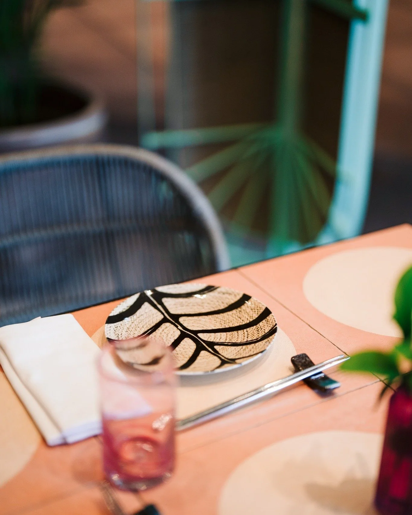 Every table setting was a still life in colour and form. Gorgeous plates. Rose glassware. A sprig of green. The details always tell the story.
@kimptonayslamallorca 

#KimptonHotels #KimptonAyslaMallorca #TableDetails #DesignLovers #LuxuryDining #Bou