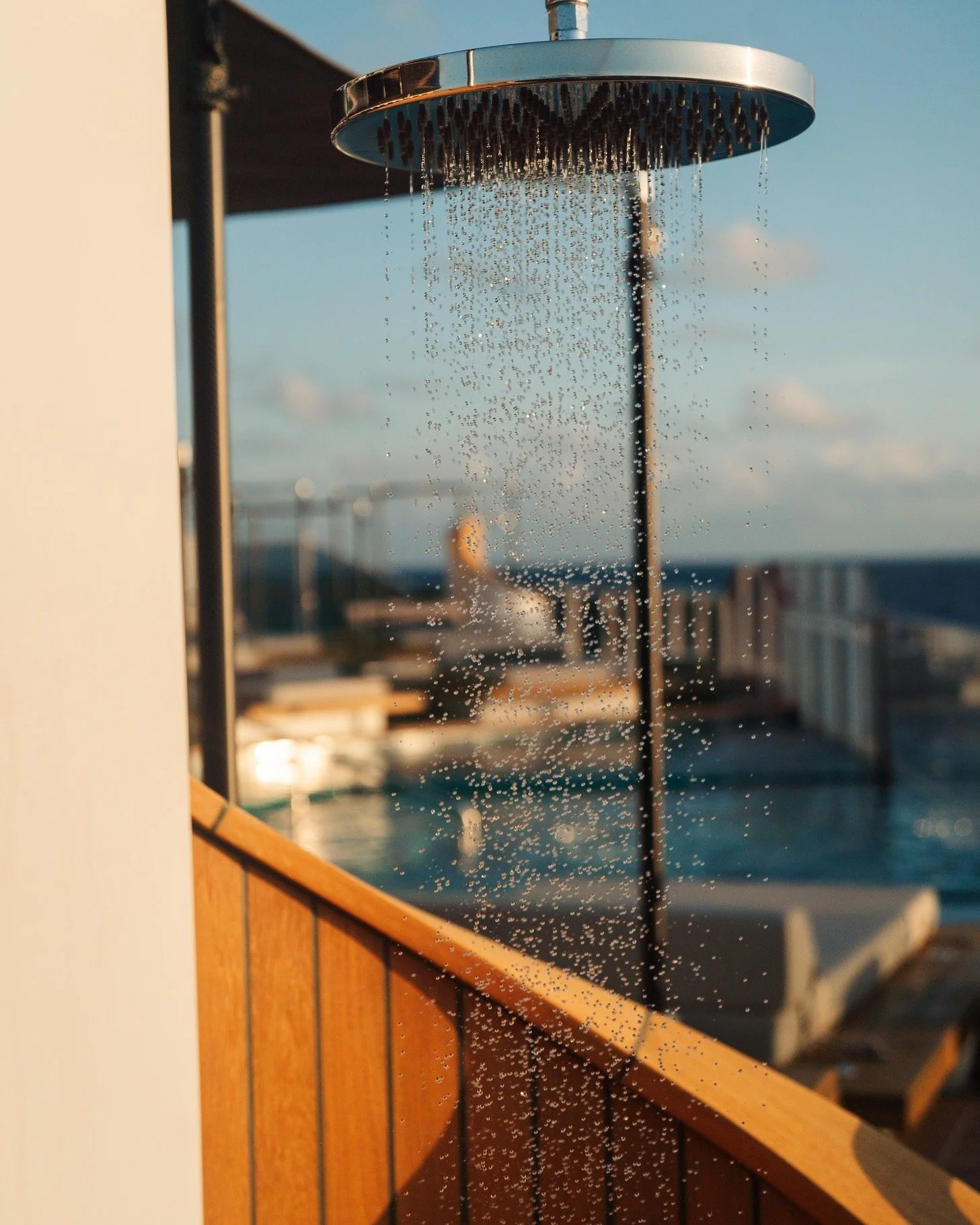 Outdoor showers just hit different when you're sailing off the coast of Mexico.
This one? Tucked beside one of the many ocean-facing hot tubs aboard @explorajourneys. Glass, wood, water&mdash;and golden hour doing what it does best.

#ExploraJourneys
