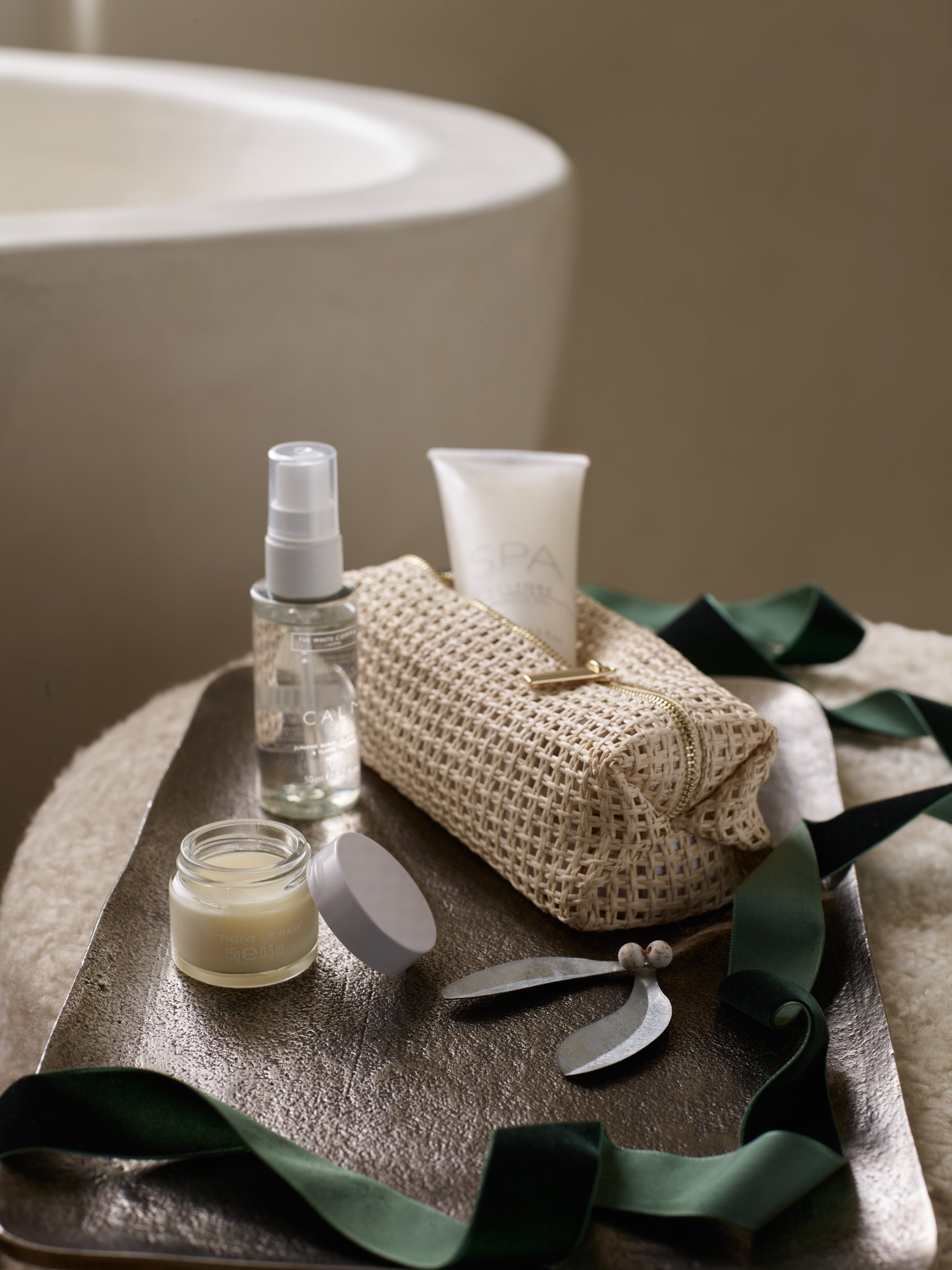 WHITE COMPANY- WELLNESS ON THE GO 1.jpg