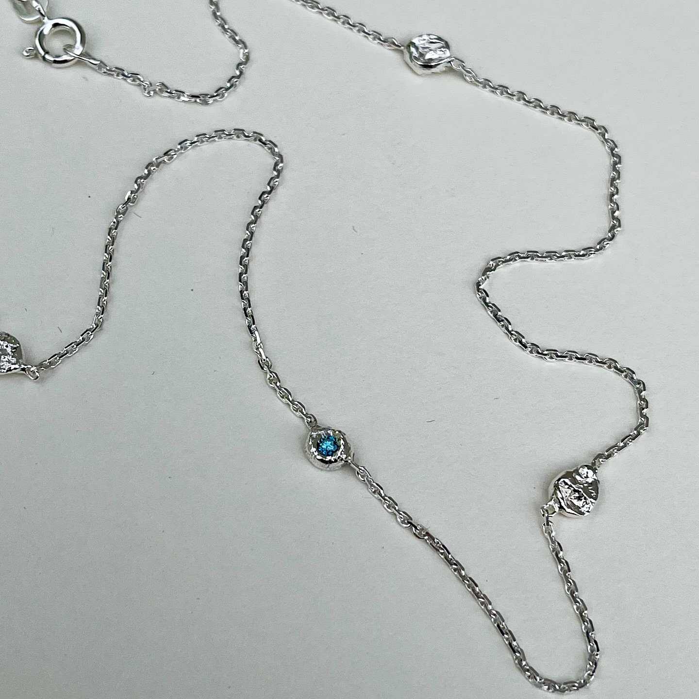 Custom-made Melt necklace in silver with blue diamond ✨⚒️ 
I love how designs can evolve with you guys 🙏🏻
&bull;
&bull;
&bull;
 #handcraftedjewellery #unikkesmykker #uniquejewellery #jewellerydesign #unisexjewellery #danishjewellerydesign #smykker 