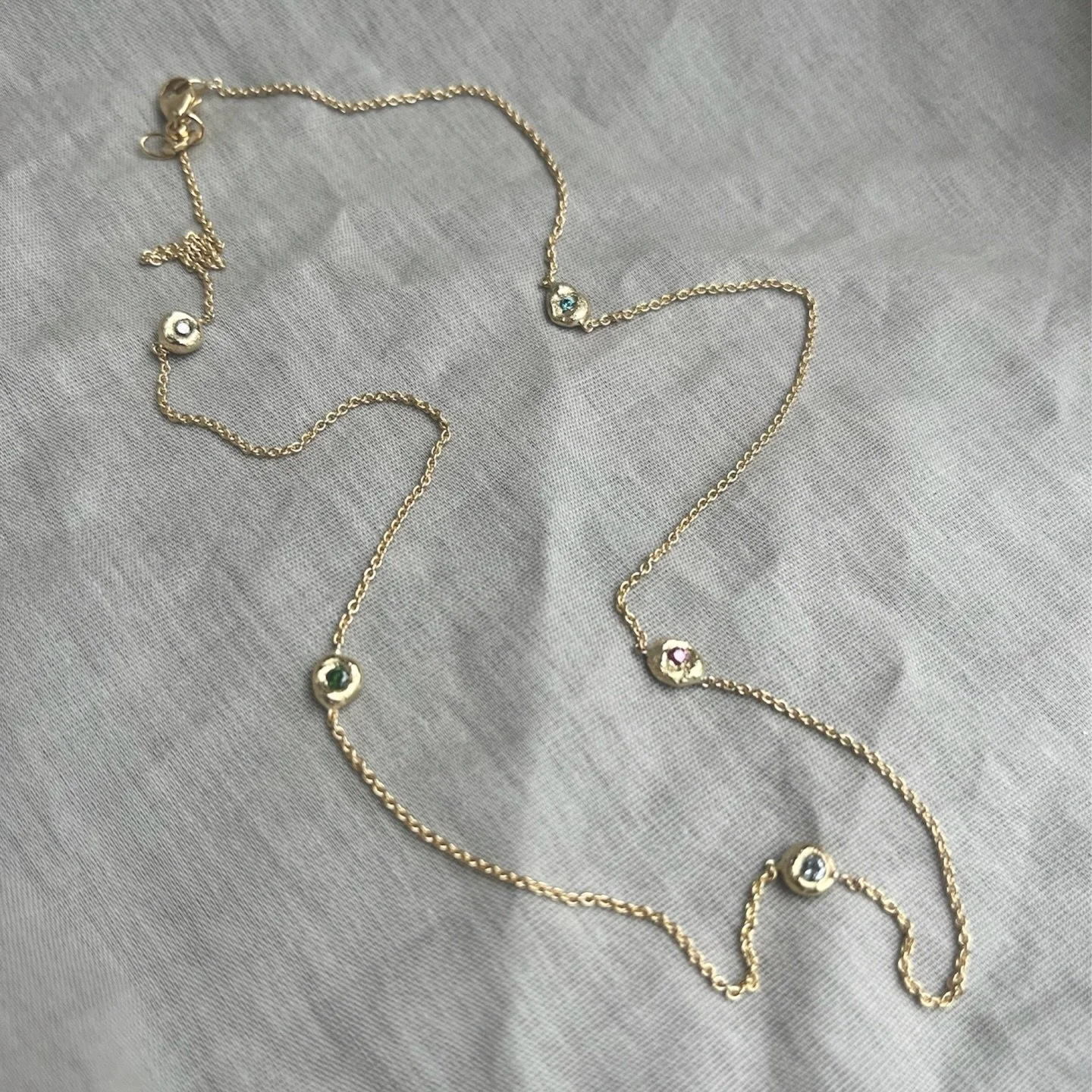 I&rsquo;ve had the pleasure of creating several pieces for a truly wonderful woman 🖤
She came to me with jewelry from her in-laws. Pieces filled with history, and she had been thinking for a long time about what they could become.

When she saw the 