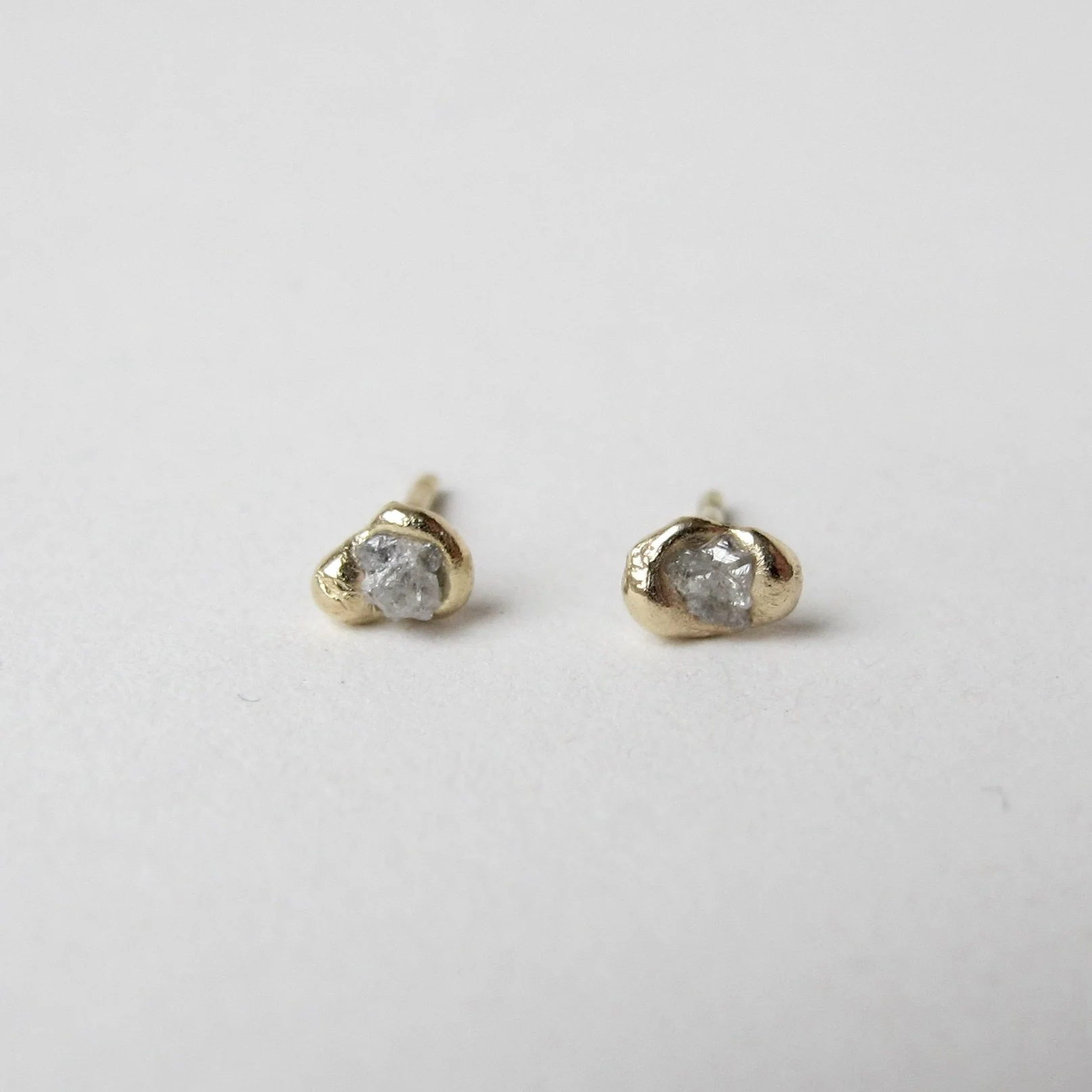 Raw Diamond studs in 14 kt gold
