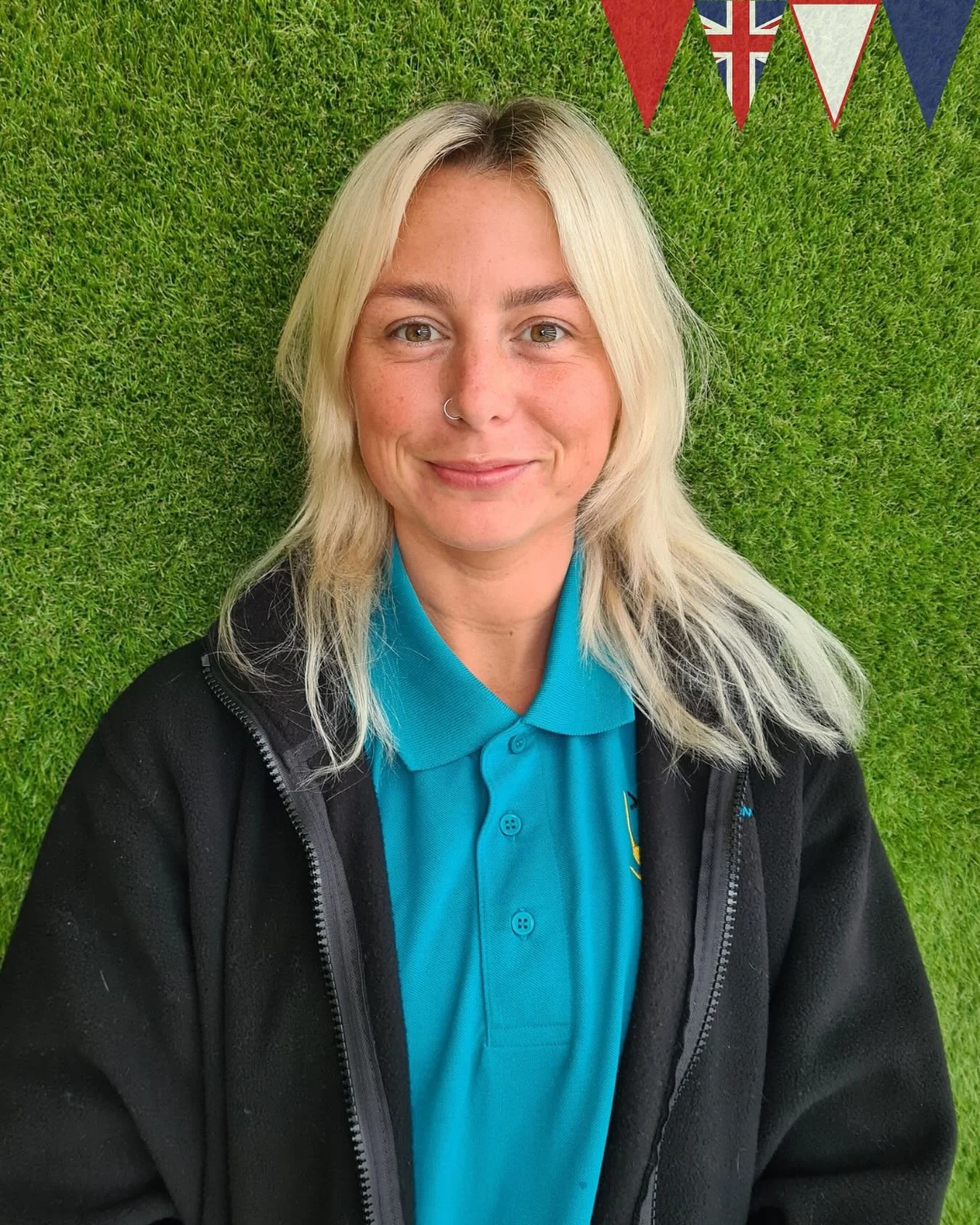 Su džiaugsmu prane&scaron;ame, jog nuo rugpjūčio 11 dienos pas mus atvyksta dar viena kolegė i&scaron; mūsų Anglijos darželio @domi.domingo ☀️☀️☀️
Amber turi daugiau nei 13 metų patirtį vaikų priežiūros srityje, nuo tada dirbo bei savanoriavo įvairio