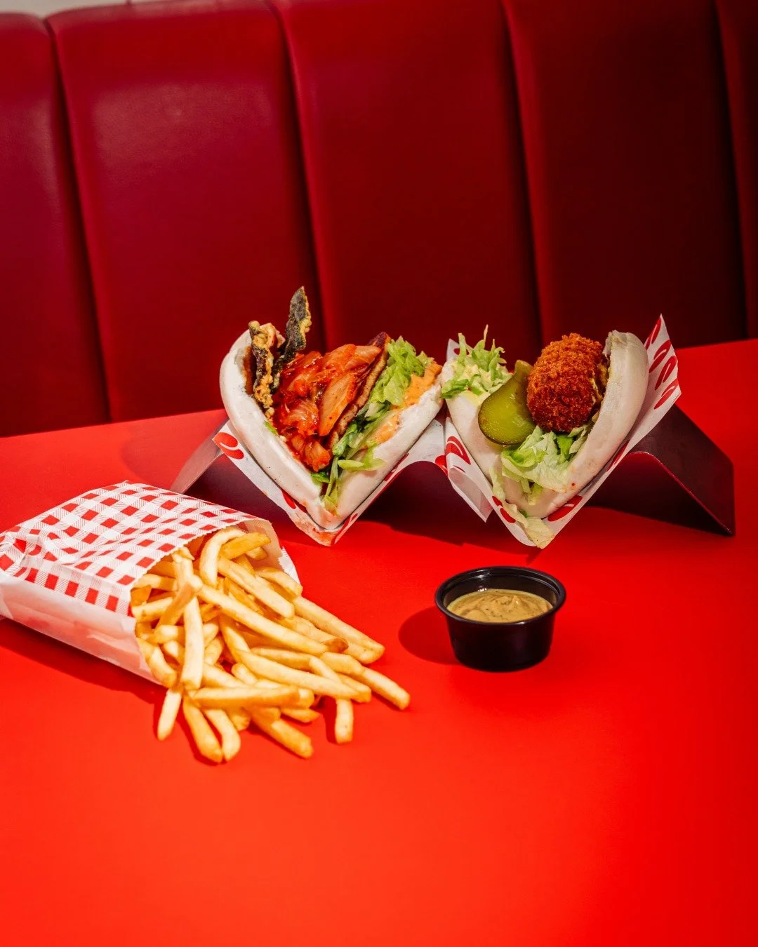 Pillowy buns. Fresh flavors. Kimchi halloumi or Holtkamp croquet. Your pick?

#larrys #larrysamsterdam #baobuns