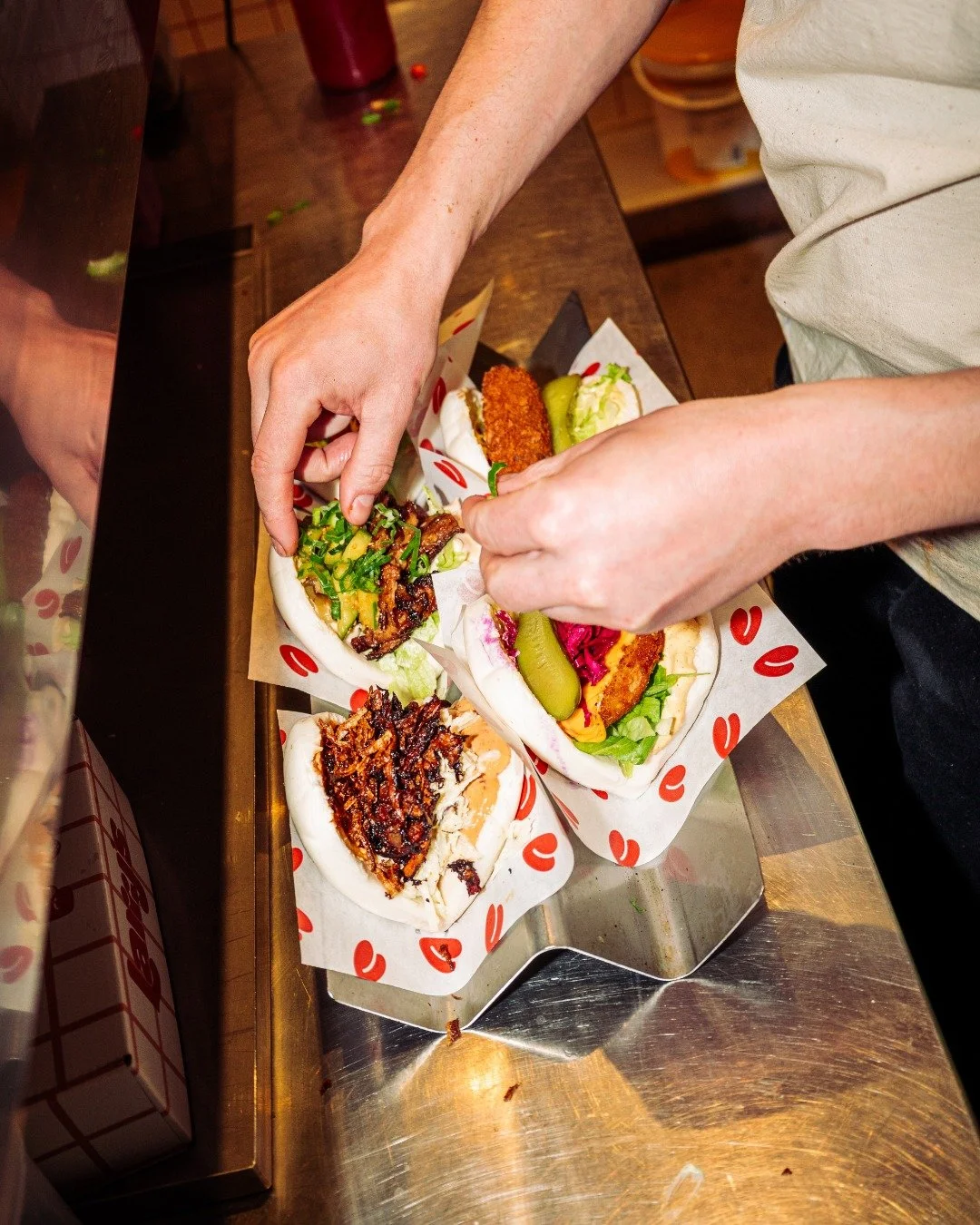 Multiple at once. Always. Fresh bao buns getting loaded up, because one is never enough.

#larrys #larrysamsterdam #boabuns