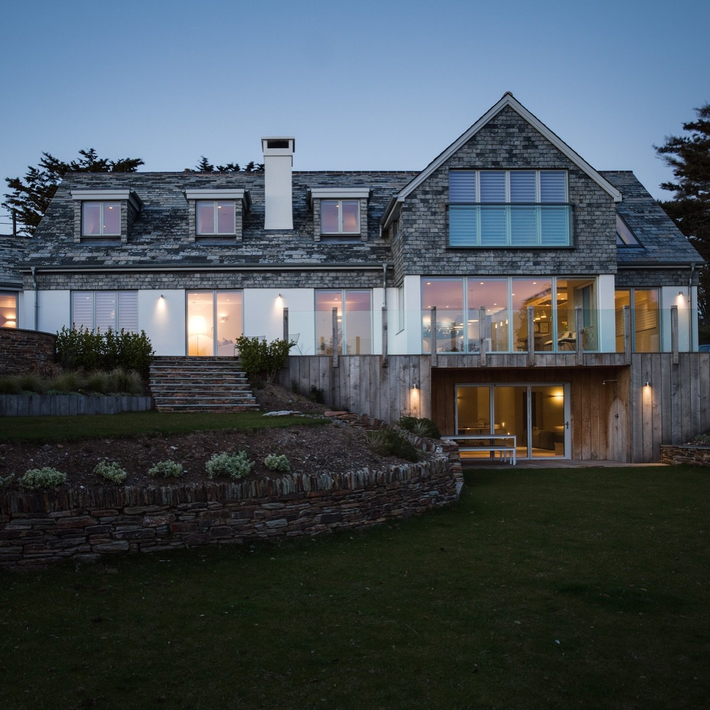 Ten years on + still a favourite 🤍
.
.
.
📷 @danielscott.studio 
Architecture #harrisonsuttonpartnership 
🛠️ @harbour_construction
✨ #lighting + #interiordesign @millardandflo