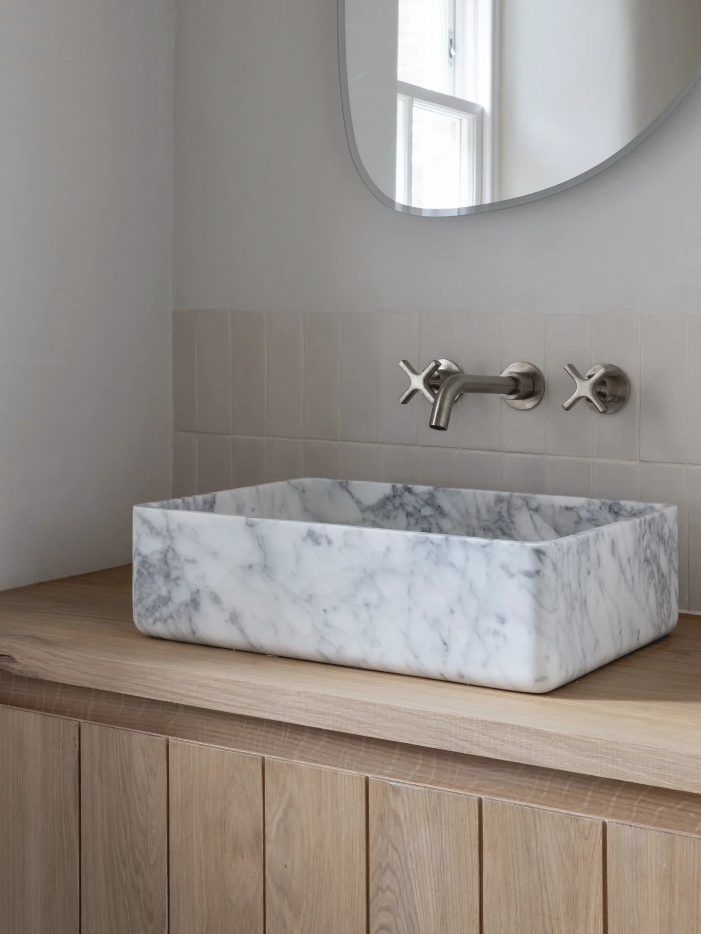 Quiet moments from Lykke Farmhouse 🌿🌳✨
.
.
#interiordesign &amp; #lightingdesign by @millardandflo 
Architecture by @anguswebsterarchitects 
Built by @perringproperties