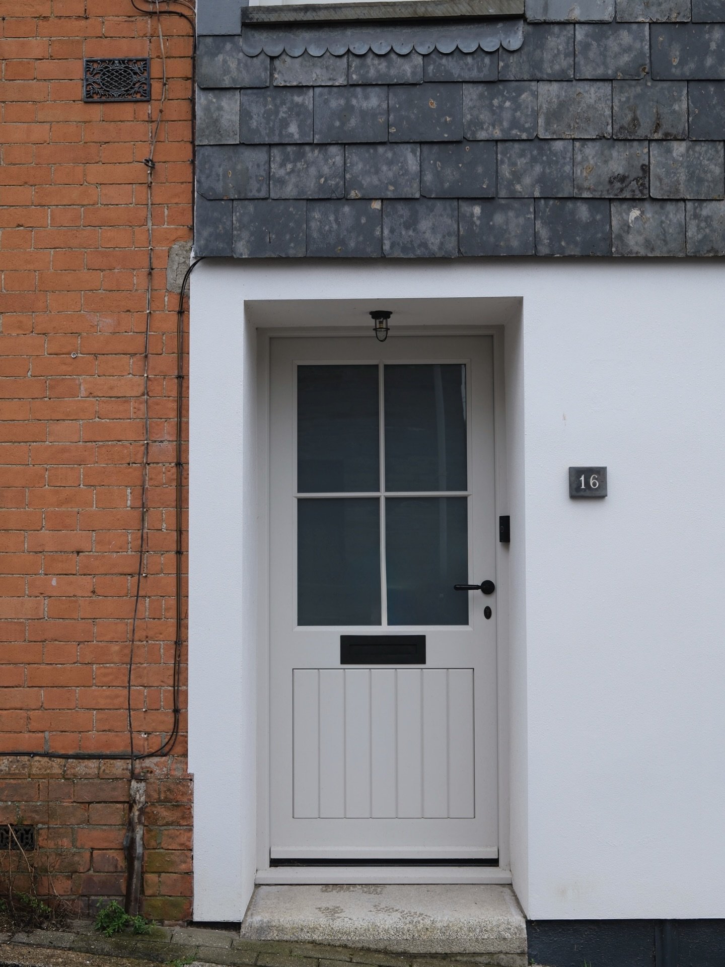 Behind the unassuming facade of this tiny cottage lies unexpected magic ✨ 

Cottage restored by #tommillsconstruction
Architecture by @anguswebsterarchitects 
Interior Design + Lighting @millardandflo 

More to come soon&hellip;