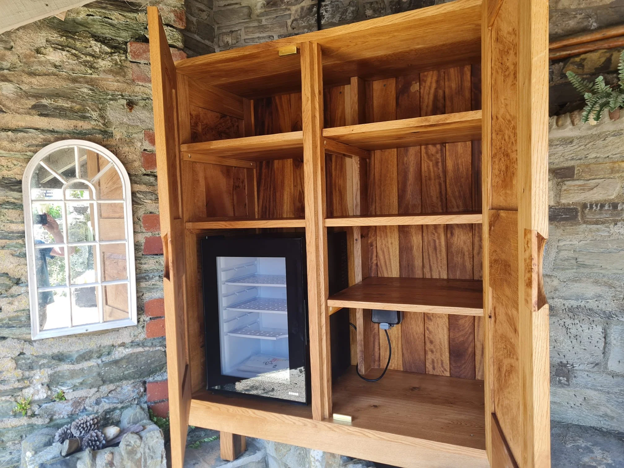 Exterior cupboard