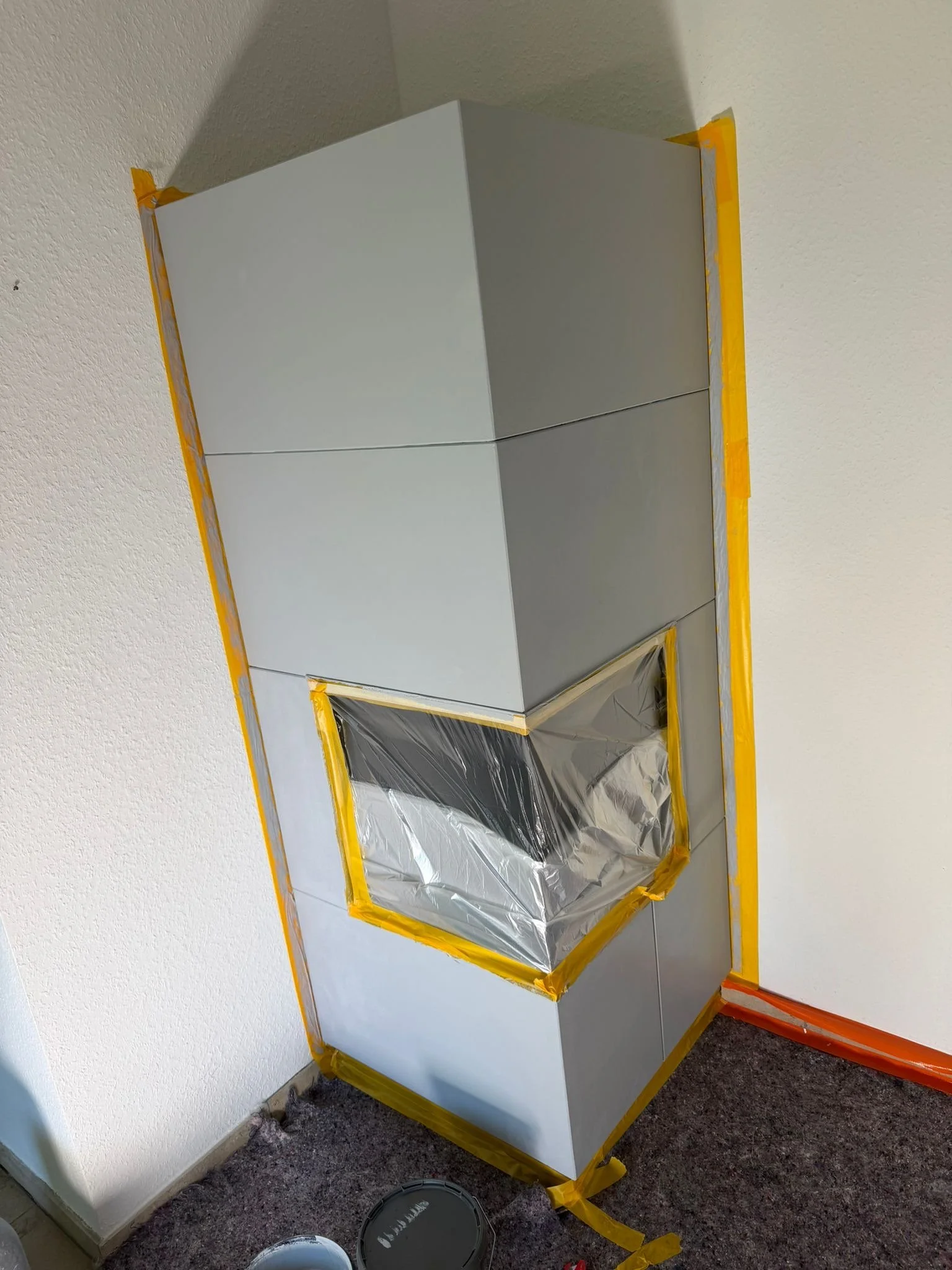 Allroundhandwerker Hamburg: Malerfachbetrieb Basil mit fachkundiger und kreativer Ofenverkleidung bzw. Kamineinsatzverkleidung.