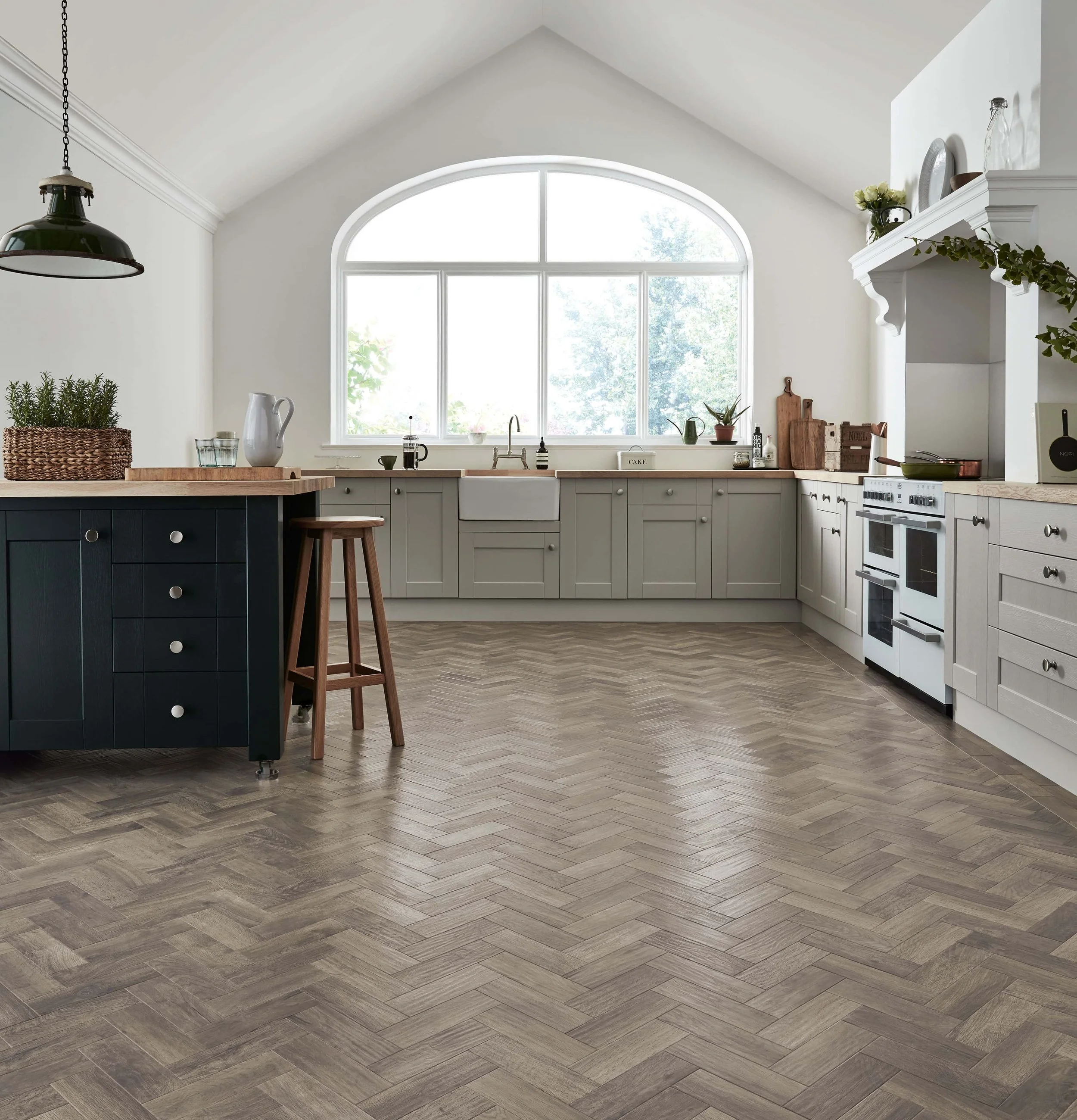 Karndean-AP07-StormOak-Kitchen-DS12-5mm_SQ1_CM.jpg