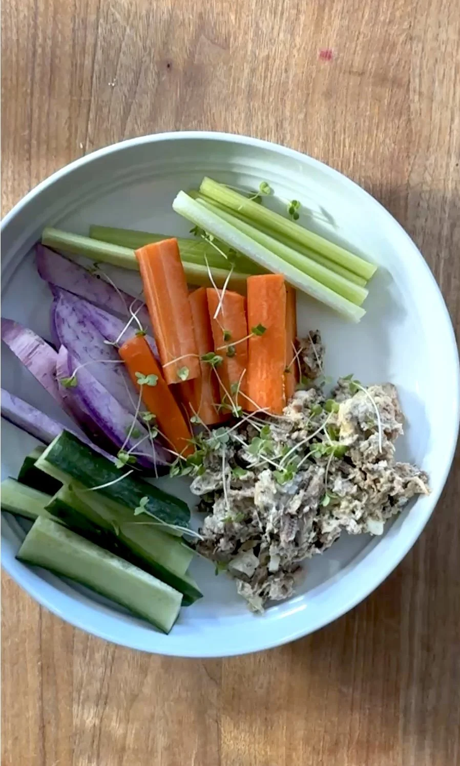 Creamy sardine power bowl with vegetable sticks
