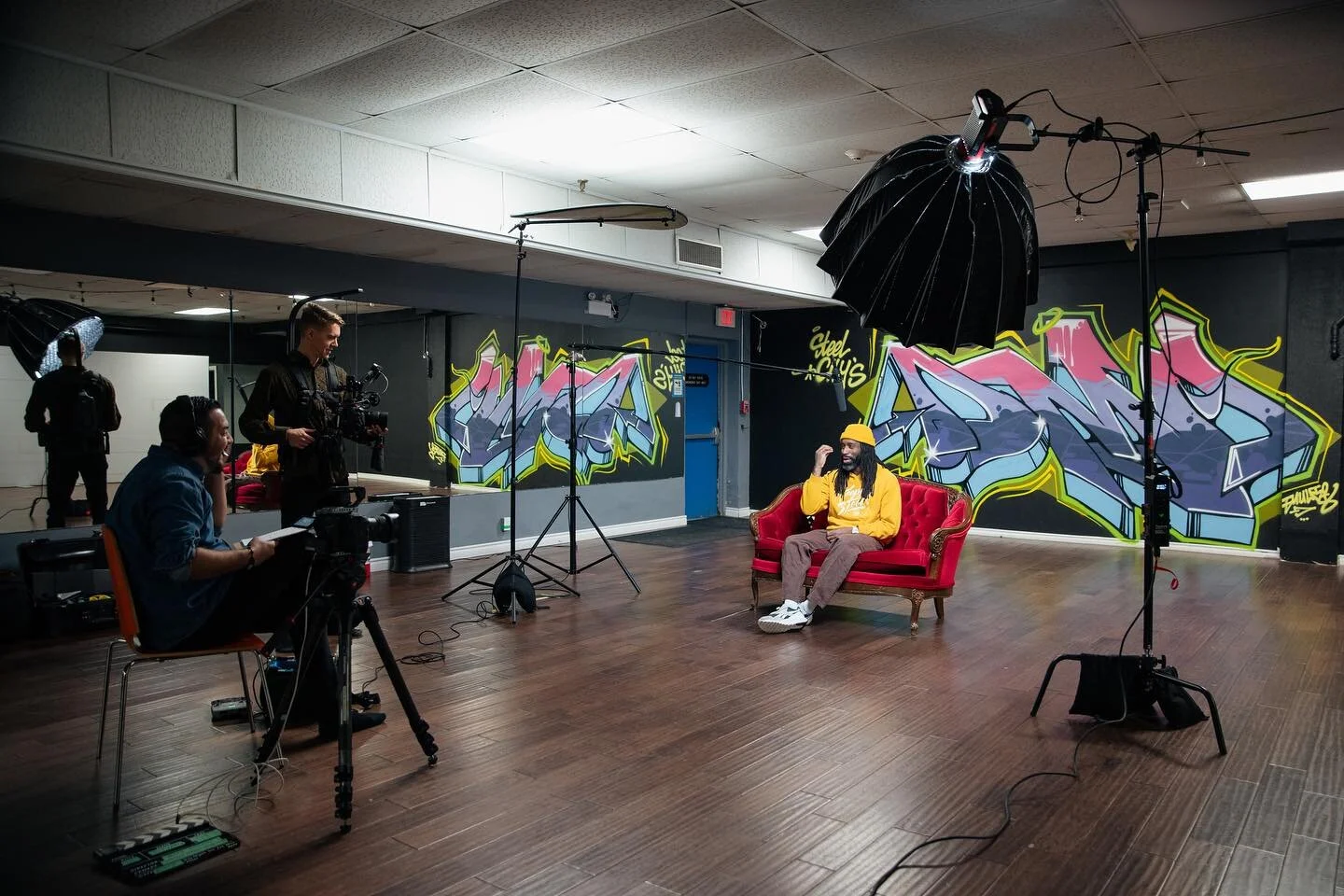 behind the scenes on some recent sit downs

📸:@parker_visuals