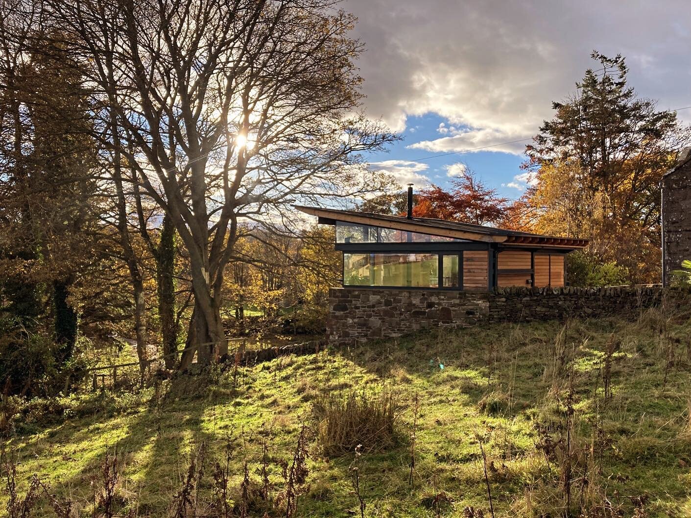 A beautiful day to revisit Rescobie, a year after the completion of our garden pavilion.

#gardenpavilion 
#gardenroom 
#autumnsun 
#angus 
#architecture 
#scottisharchitecture 
#edinburgharchitect 
#outpost 
#drystonewall 
#countryliving 
#krisgrant