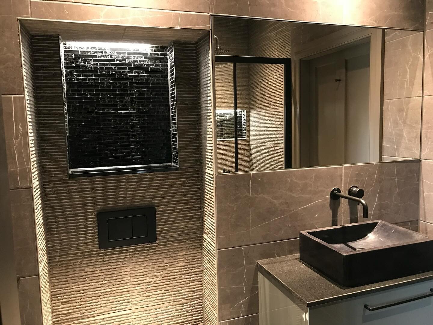 Interior bathroom detail from a whole house renovation in Edinburgh. The client&rsquo;s &rsquo;inner sanctuary&rsquo; with earthy tones, varied tile textures and discreet light sources.

#designerbathroom 
#lussostone 
#crosswater 
#roccastone 
#bath