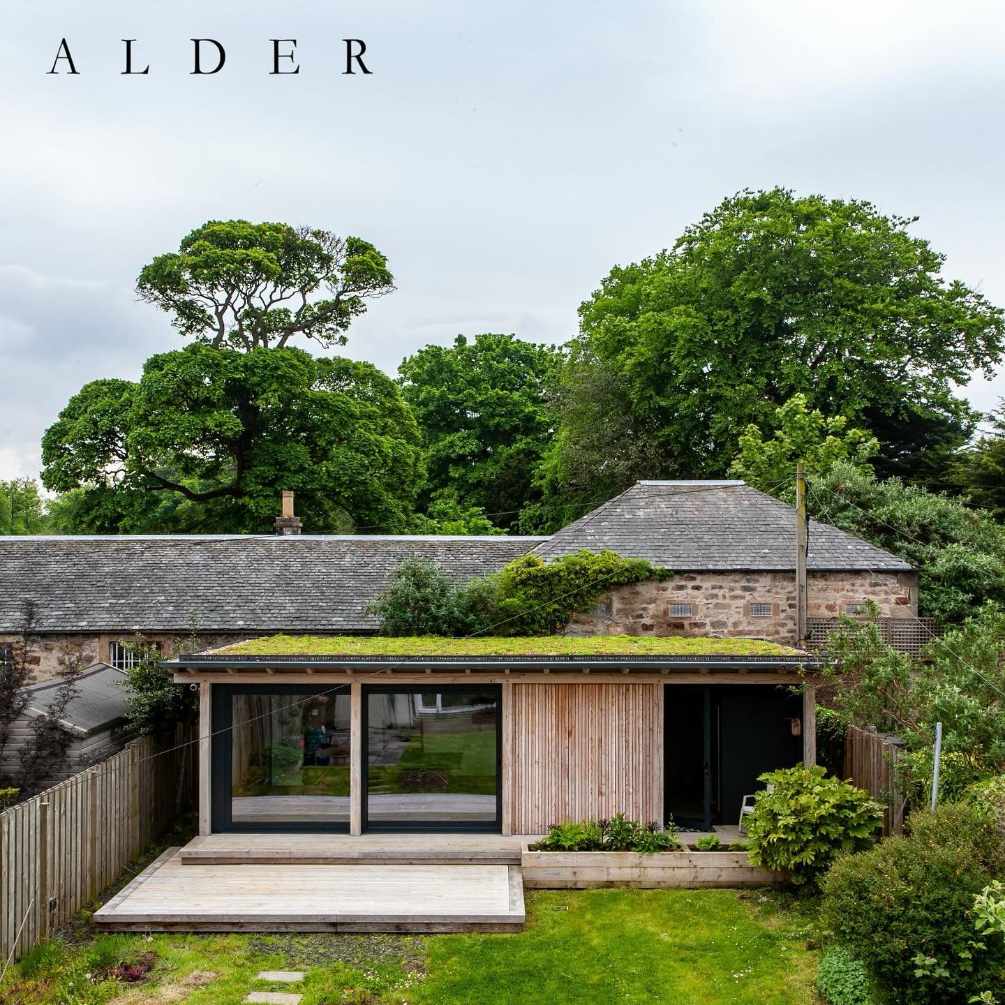 I very much enjoyed talking to @maryarnoldforster for @alder.magazine issue 03 about collaborating with @bothanna_cabins to build an oak framed garden studio in Craigleith. The magazine is available to buy at @riasbookshop and @nordiclivingbybiehl in
