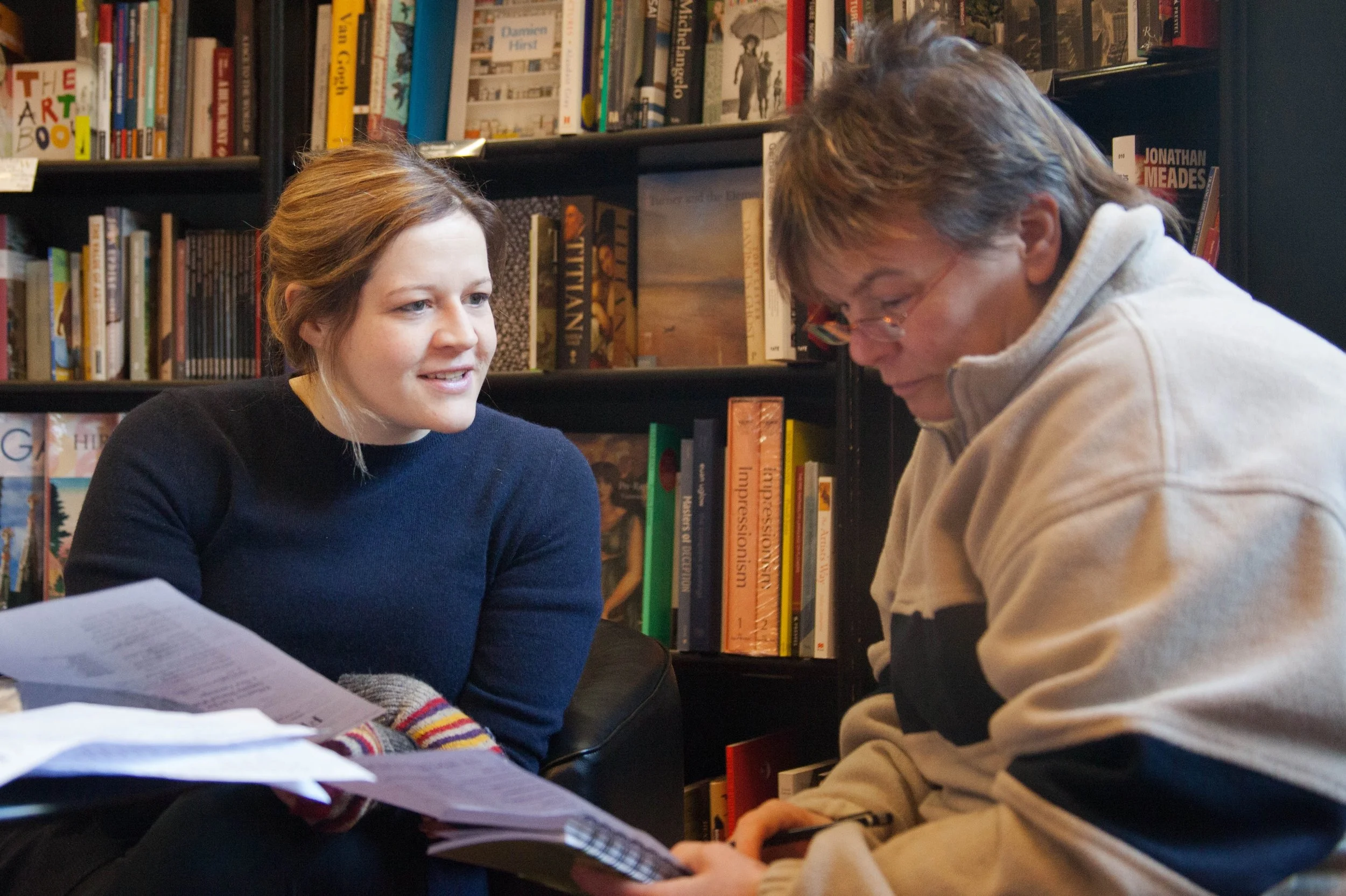 Language teacher encouraging speaking practice in an informal environment. Language learners benefit from tech tools like AI and tablets.