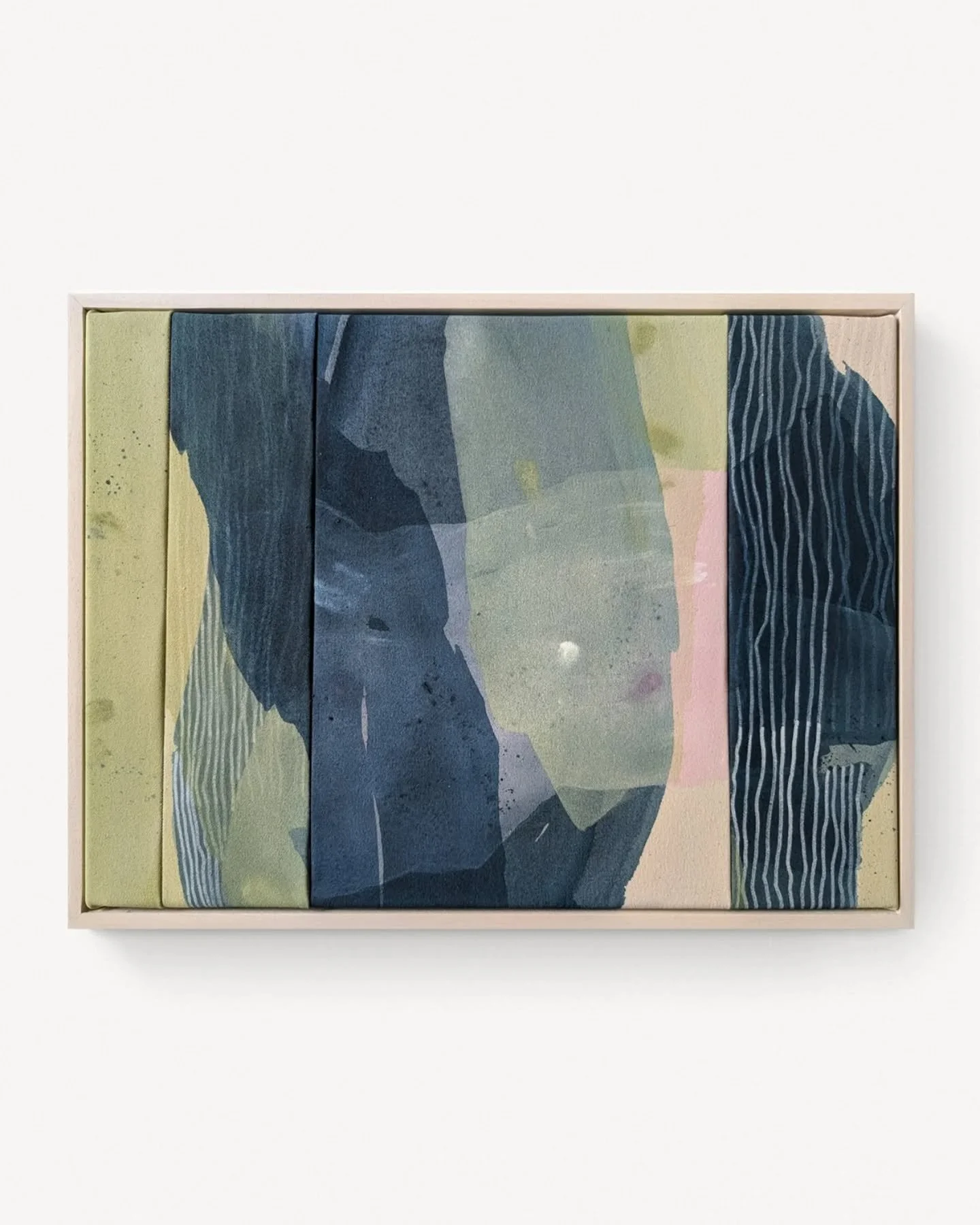 'whispers over stone'
acrylic on sewn canvas
45 x 59 cm

sold