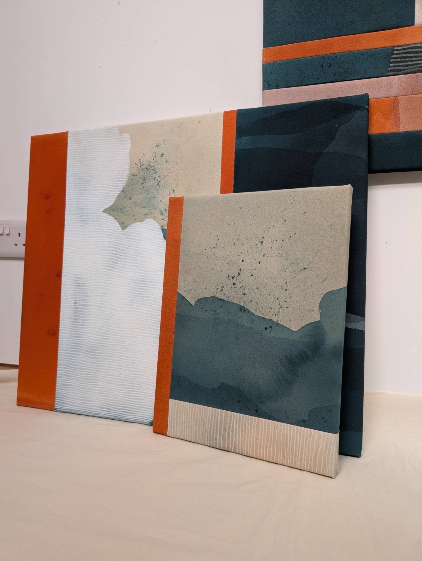 A very busy studio before all works go out on display in a couple of weeks. 

I have a few complimentary tickets left for @theotherartfair - send me a message if you would like to join ⭐