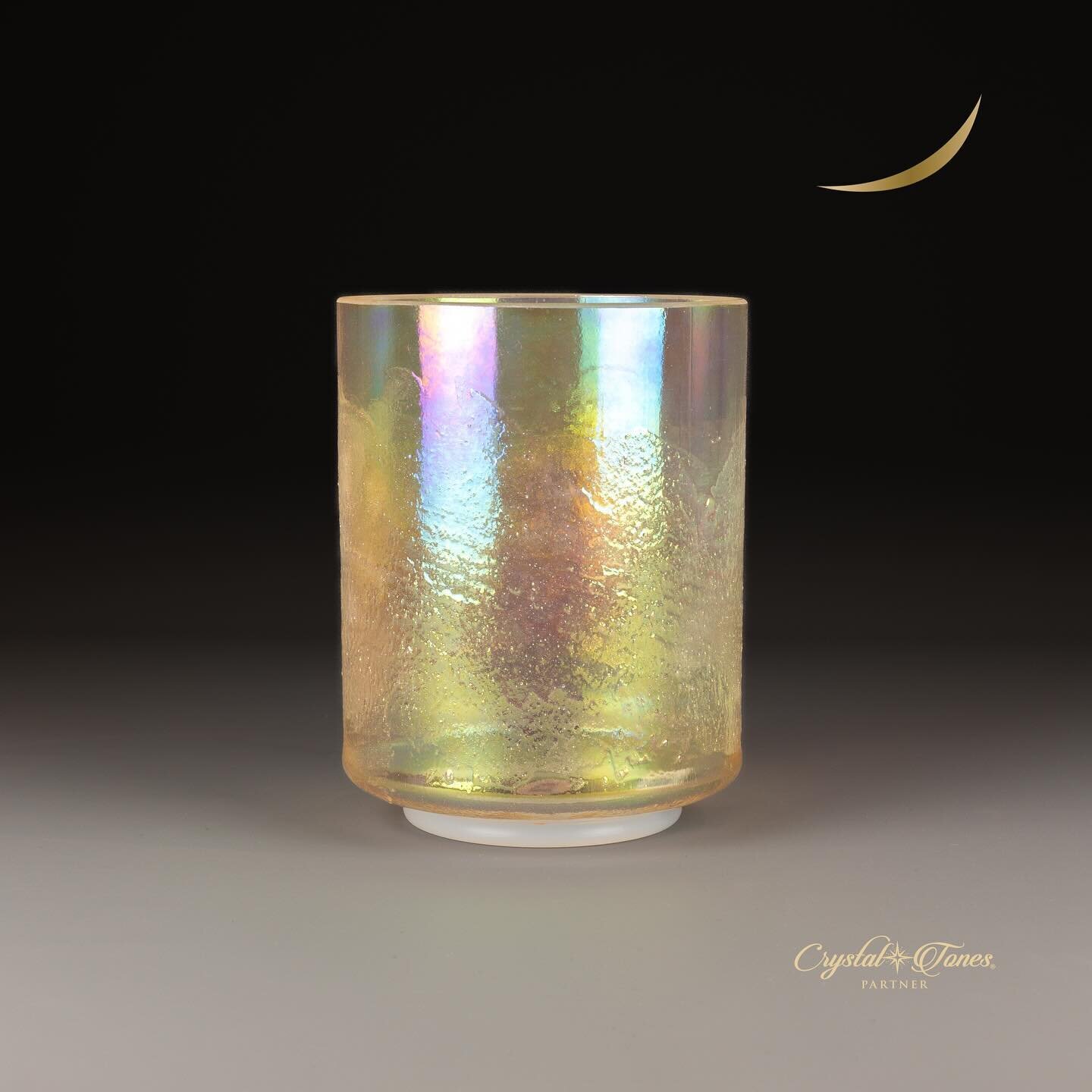 Golden Sunlight 

Lemurian Seed &amp; Crone Goddess Alchemy&trade; Crystal Tones&reg; Quartz Singing Bowl 6G#+25 420Hz

A blend of Lemurian Seed, Iron, Platinum and Clear Quartz

Private readings always freely available when purchasing these bowls wi