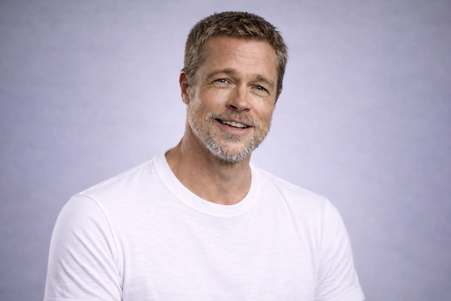 BRAD PITT WHITE T-SHIRT 01.jpg