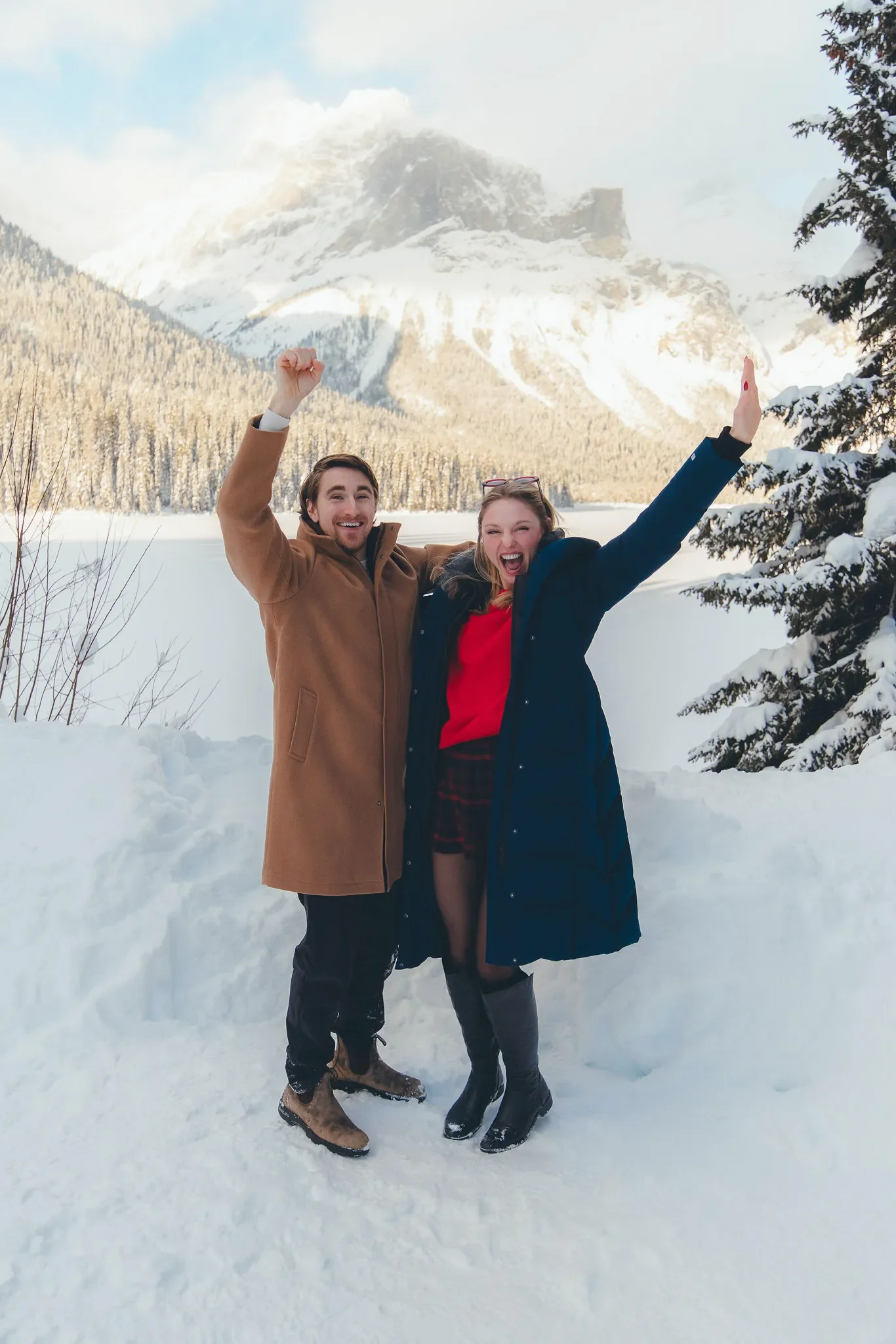 119_Happy-Couple-Celebrating-Snowy-Mountain-Landscape-Canadian-Rockies.webp