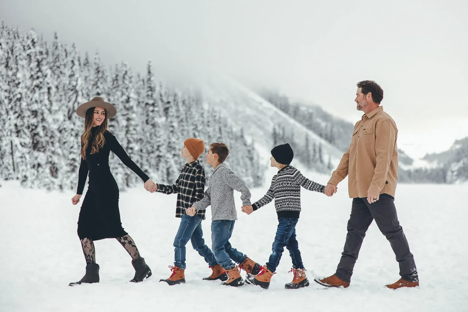 111_family-walking-snowy-mountain-landscape-canadian-rockies.webp
