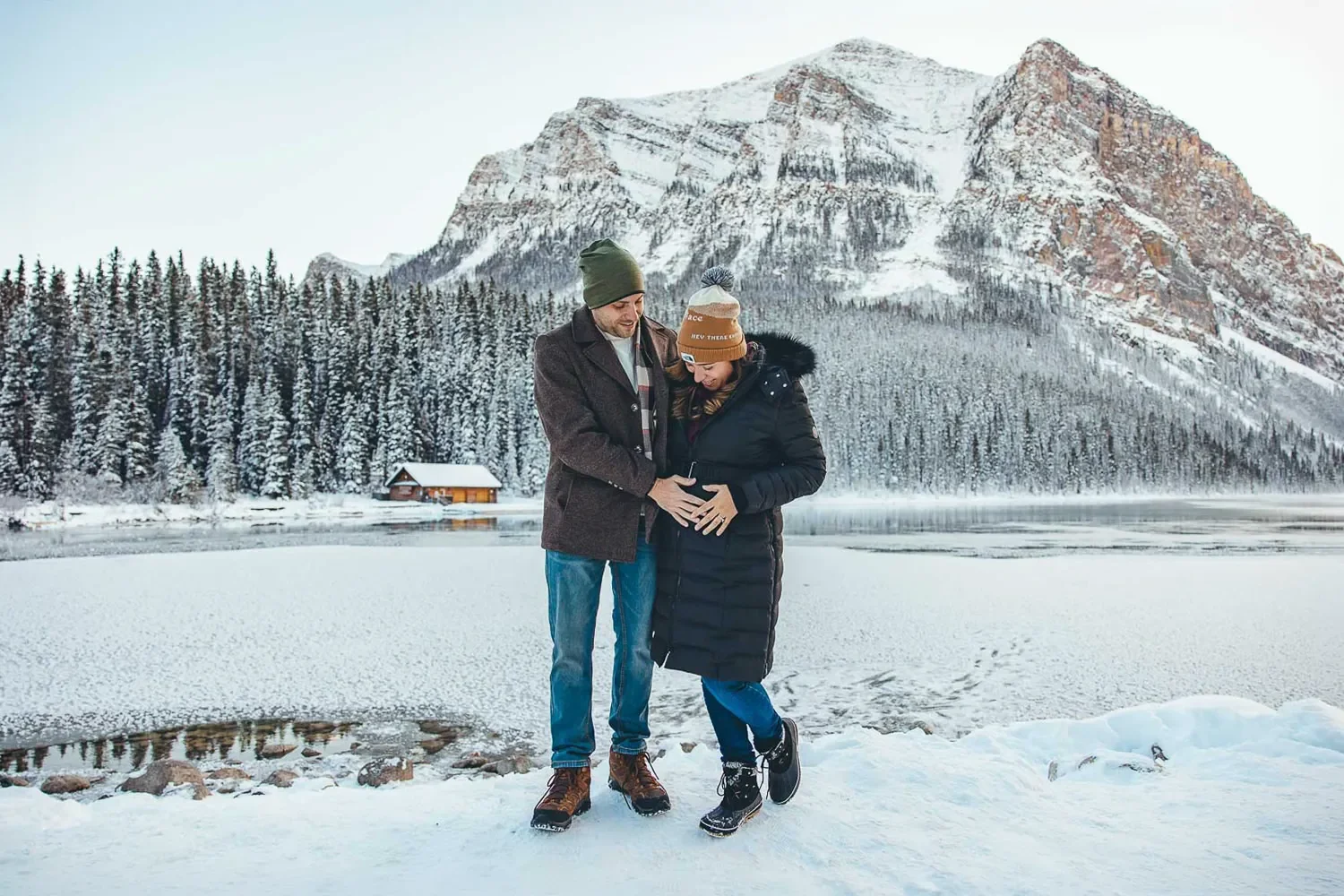 103_maternity-portrait-couple-mountain-landscape-canadian-rockies.webp