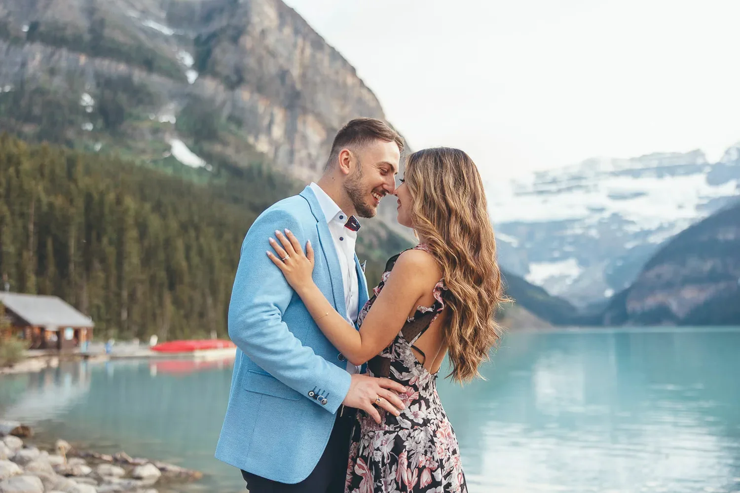 120_Engagement-Couple-Lake-Louise-Banff-Mountain-Landscape.webp