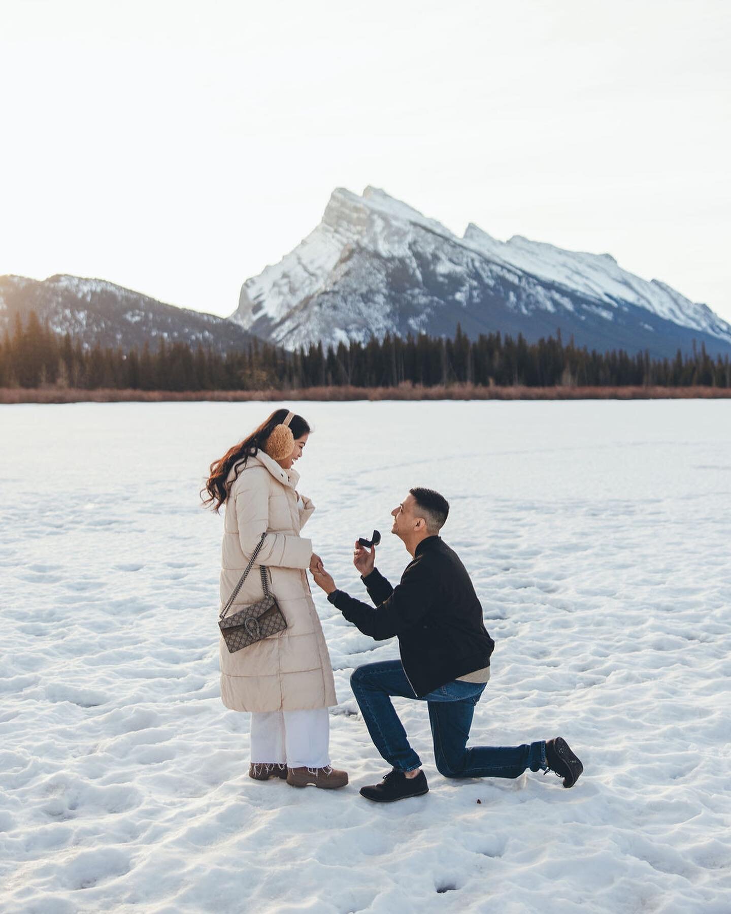 The perfect amount of sunshine and snow for this cozy surprise proposal on Vermillion! 🌞❄️ first time in Banff for these two and it&rsquo;s safe to say it&rsquo;ll be unforgettable. Congratulations O &amp; Y!

&bull;
&bull;
#banff #banffphotographer