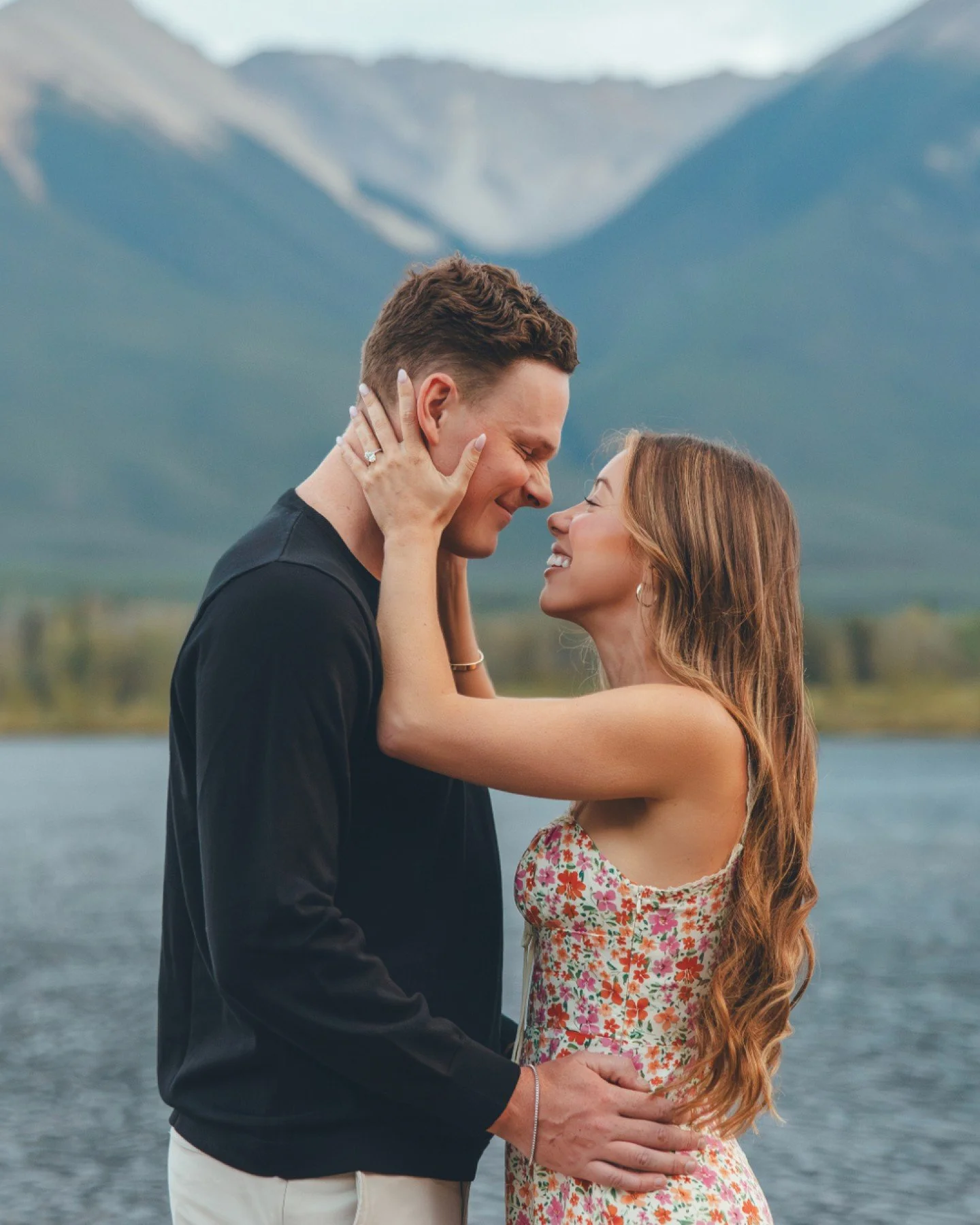 Swipe for that perfect golden hour moment 🤌

Edit like @nick.laf with his preset pack, link in bio!

&bull;
#photography #canon #proposal #banff