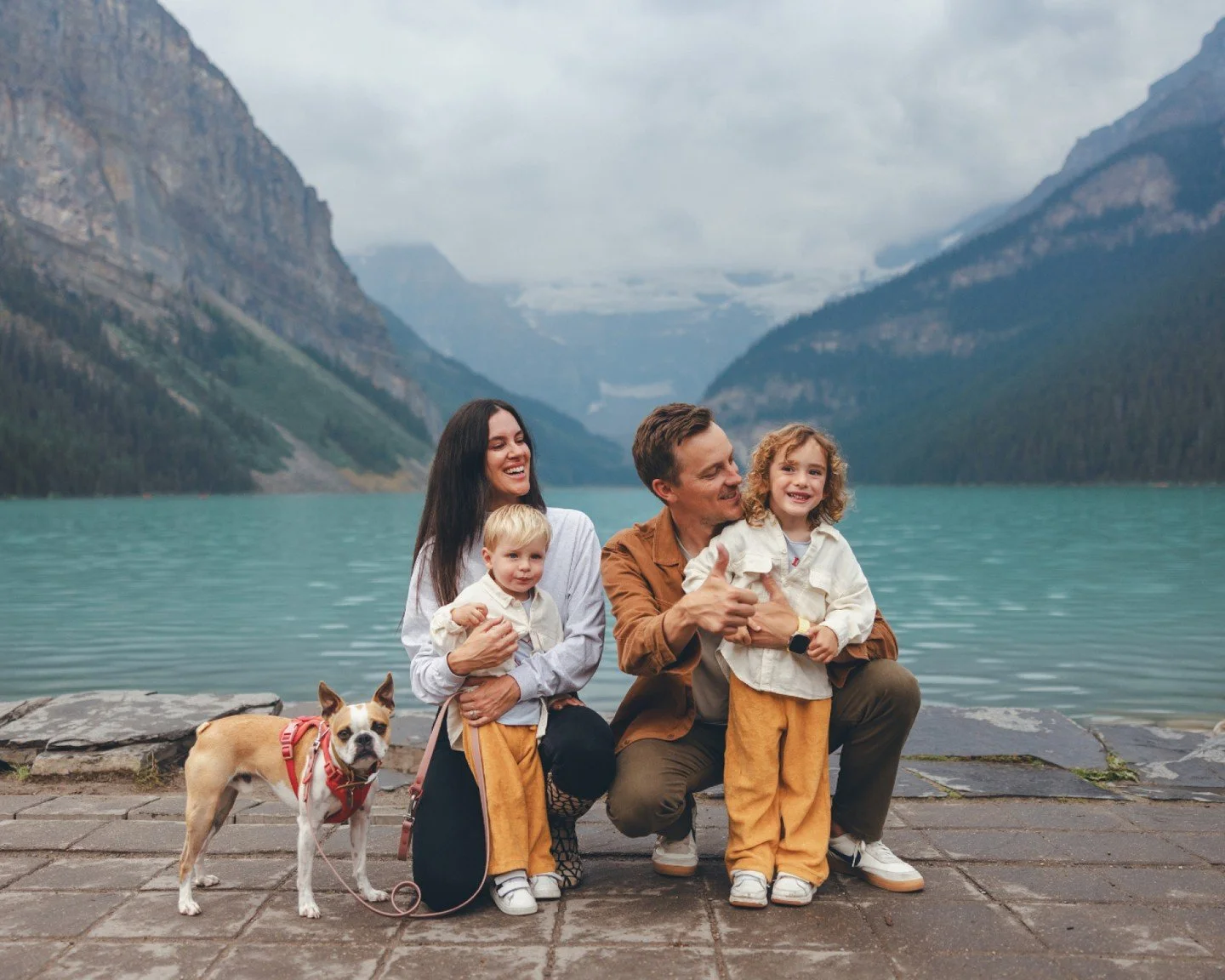 Take this as your sign to get those family photos you've always wanted ☺️

The holidays always sneak up fast, book your session before the rush&mdash;link&rsquo;s in bio!

&bull;
#photography #canon #proposal #banff