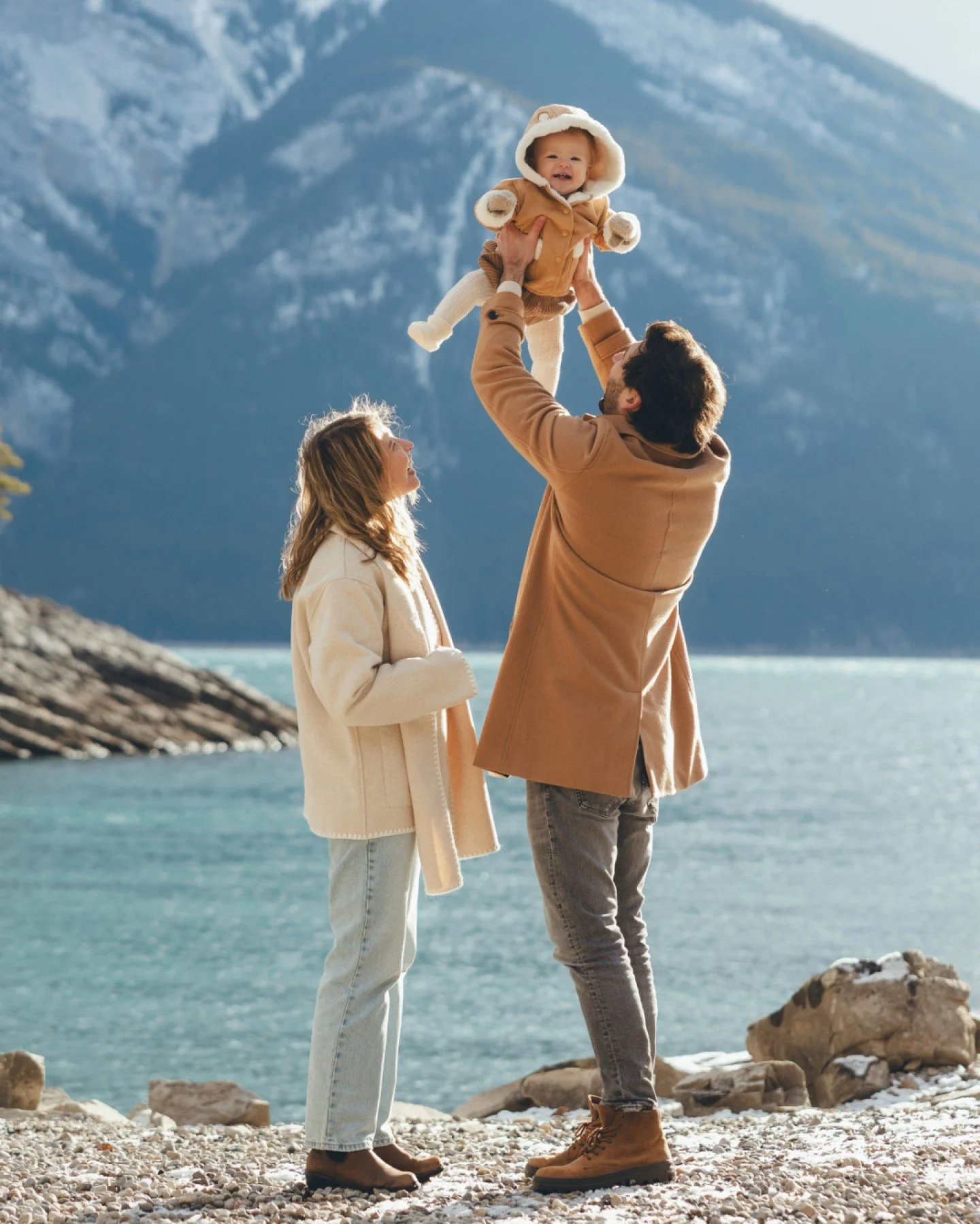 Take this as your sign to get those family photos you've always wanted 🥹

Edit like @nick.laf with his preset pack, link in bio!
&bull;
#photography #canon #proposal #banff