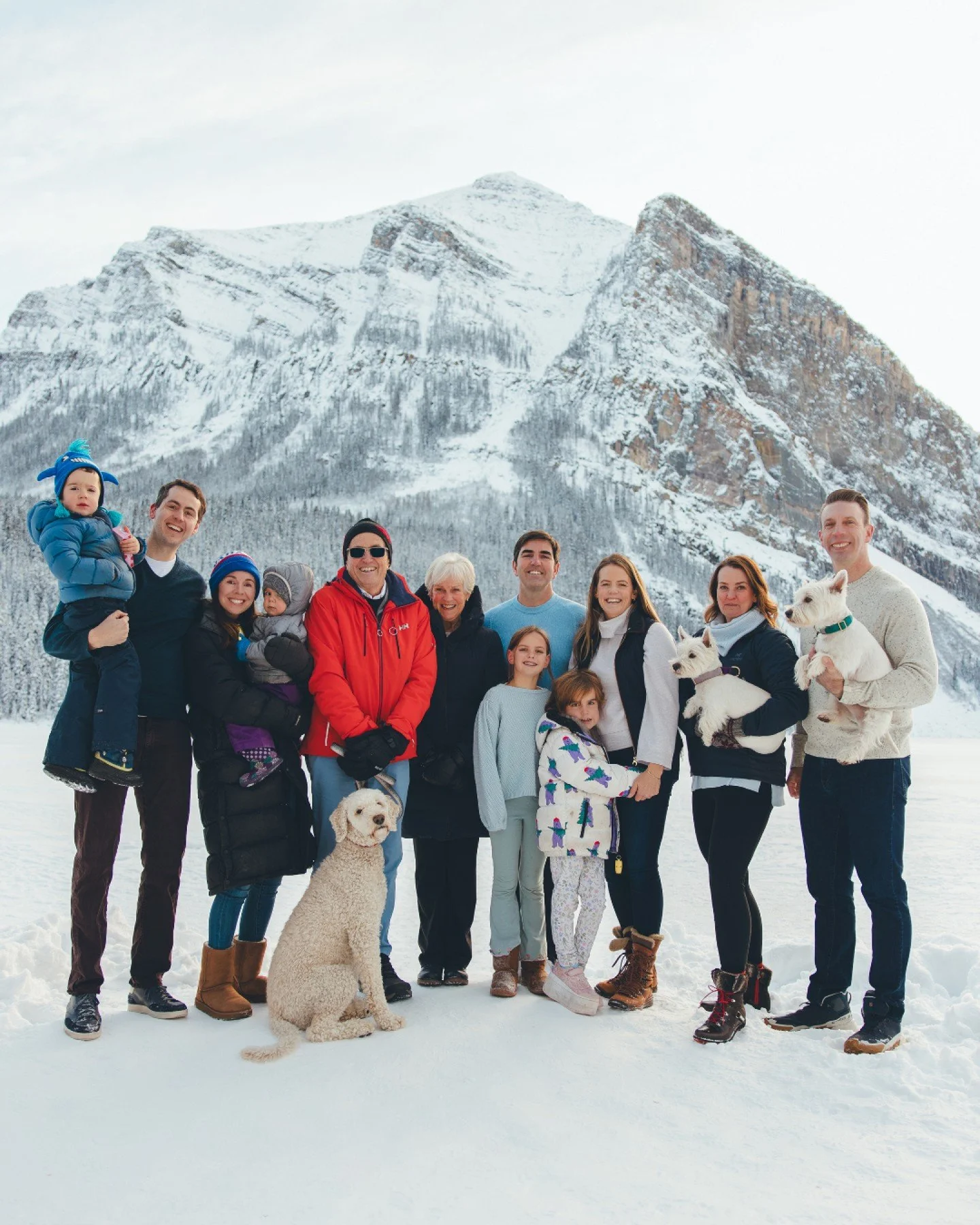 When the whole family gets together, it has to be documented 😅

@nick.laf&rsquo;s preset pack can be found in our link in bio!