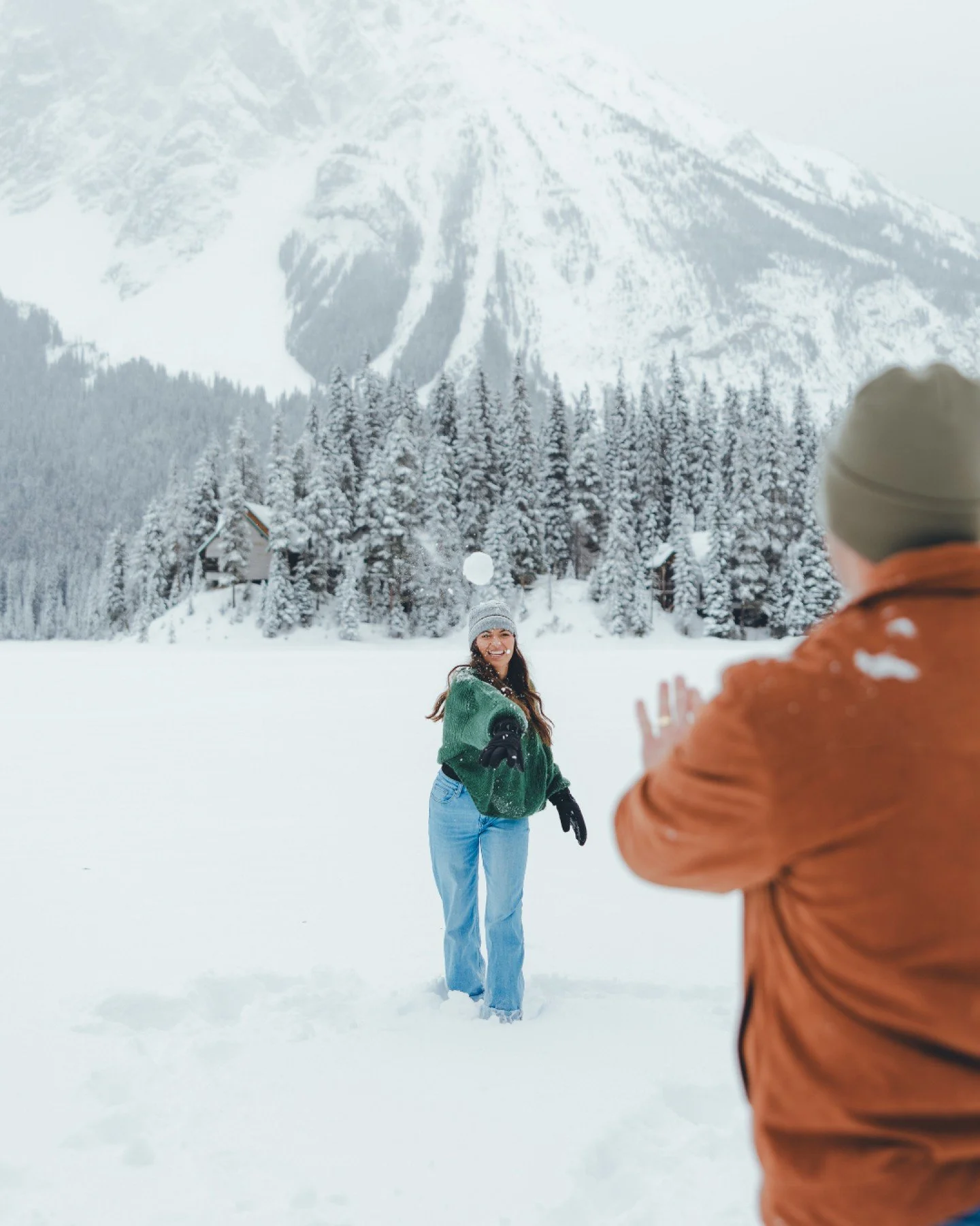 Fresh snow calls for snowball fights 😅

Get @nick.laf&rsquo;s preset, link in bio!
