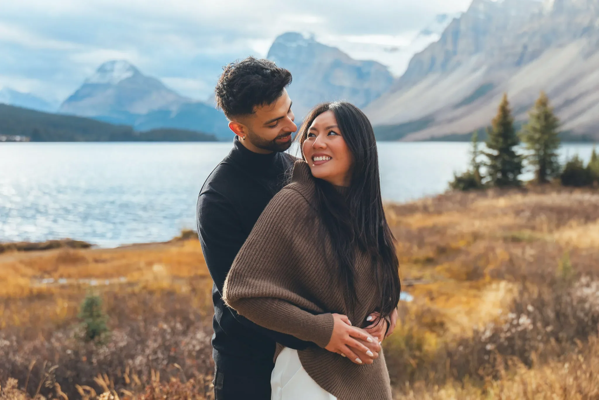 110_Couple-Portrait-Alpine-Lake-Canadian-Rockies.webp