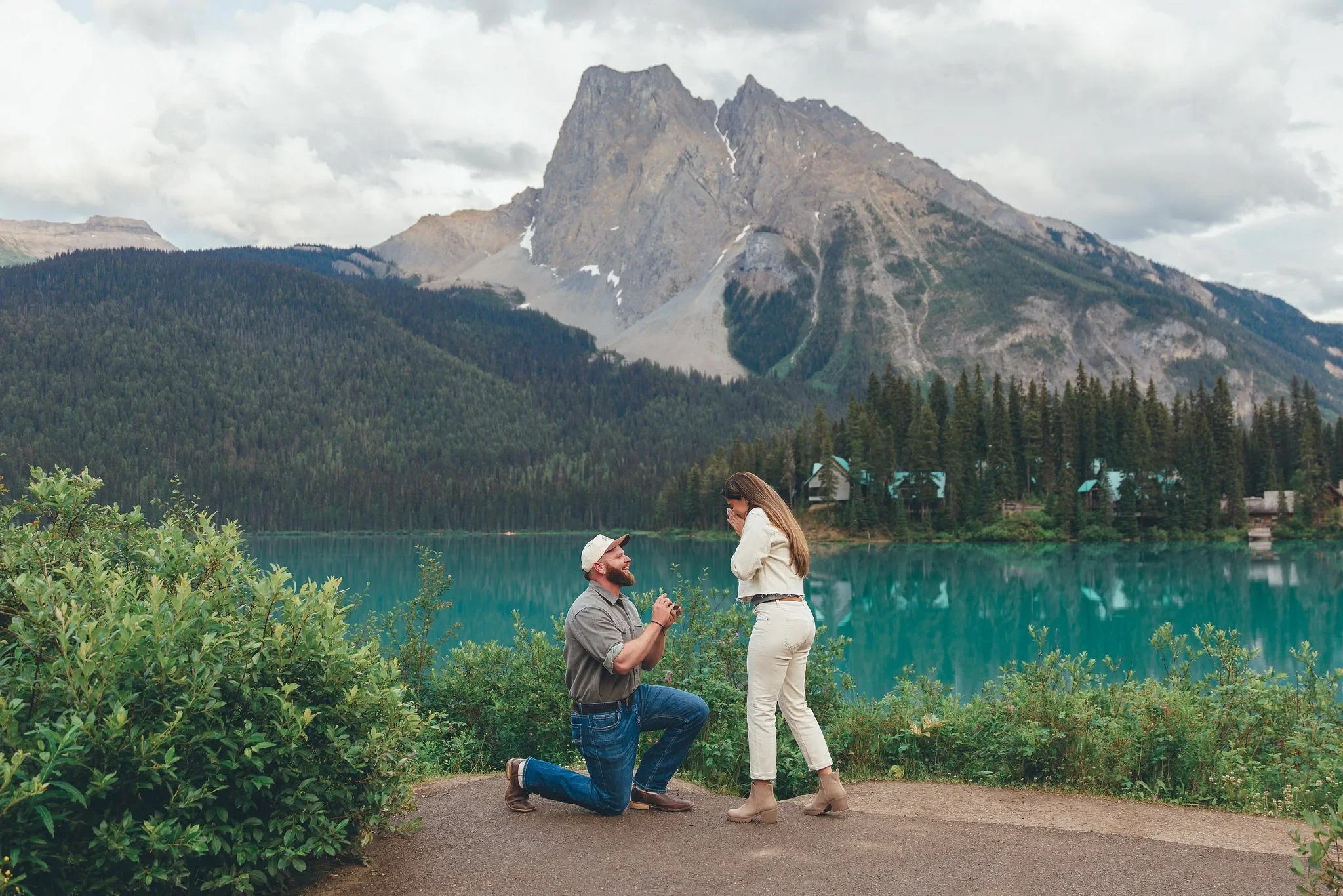 163_Couple-Proposal-Alpine-Lake-Mountain-Viewpoint-Canadian-Rockies.webp