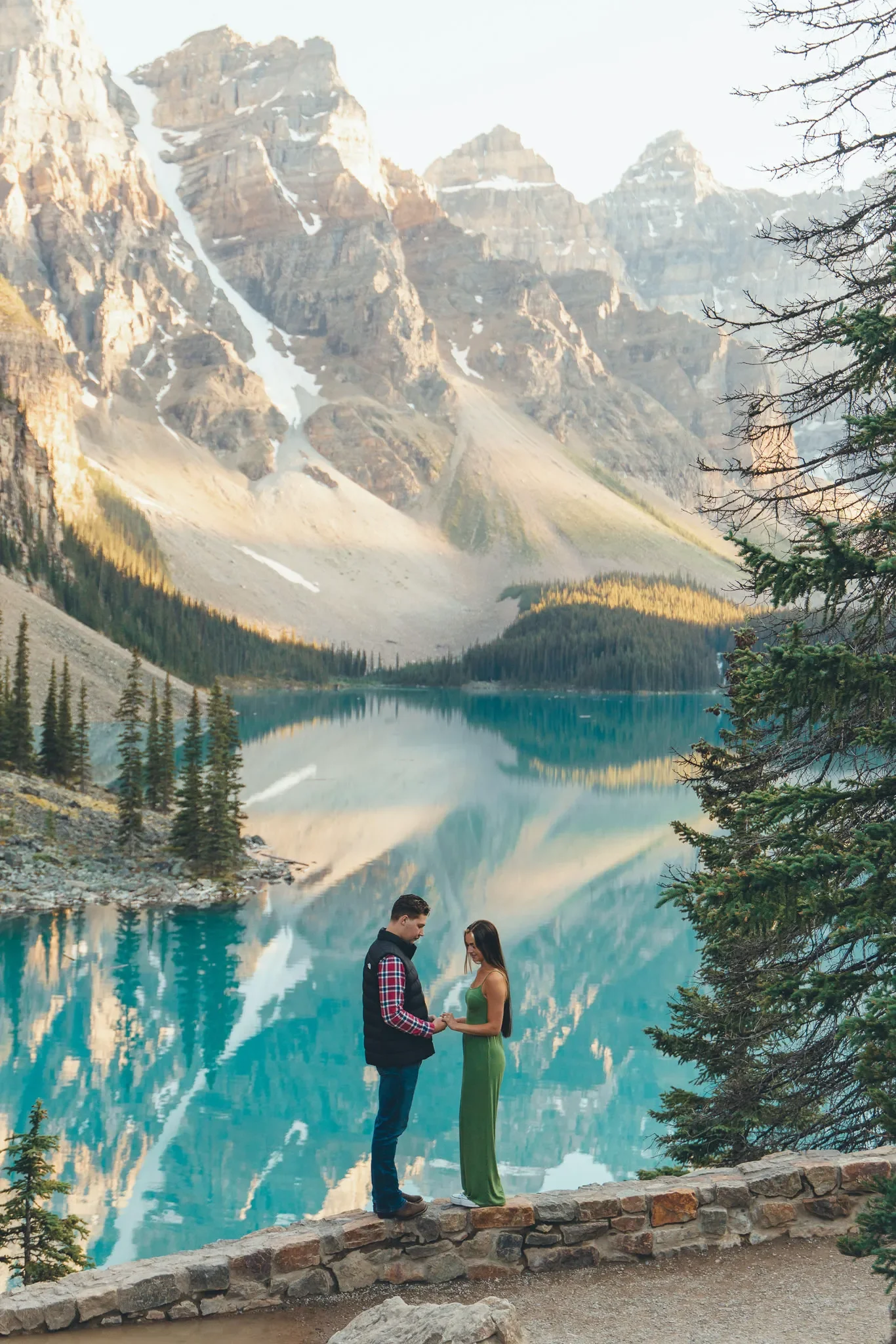 171_Couple-Proposal-Moraine-Lake-Banff.webp