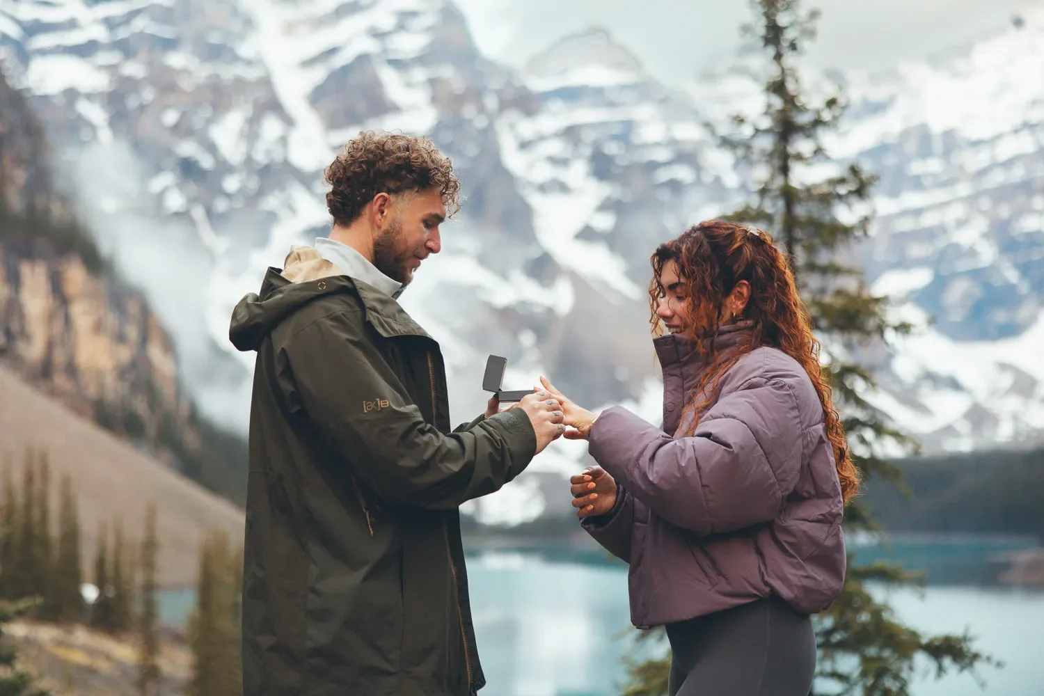 117_Couple-Proposal-Moraine-Lake-Banff.webp