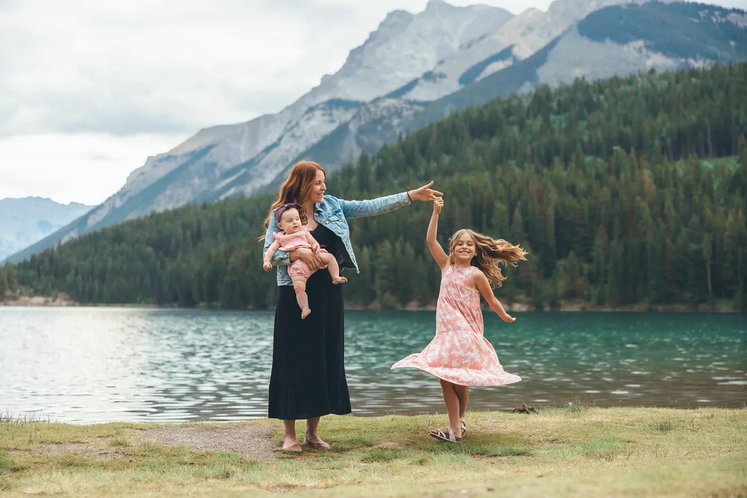 118_family-portrait-mother-baby-daughter-dancing-canadian-rockies.webp
