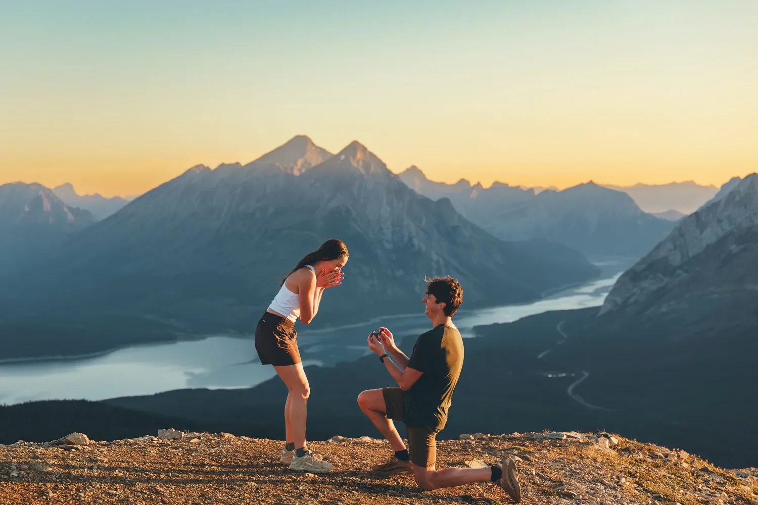 101_Couple-Proposal-Canadian-Rockies-Mountain-Viewpoint-Sunset.webp