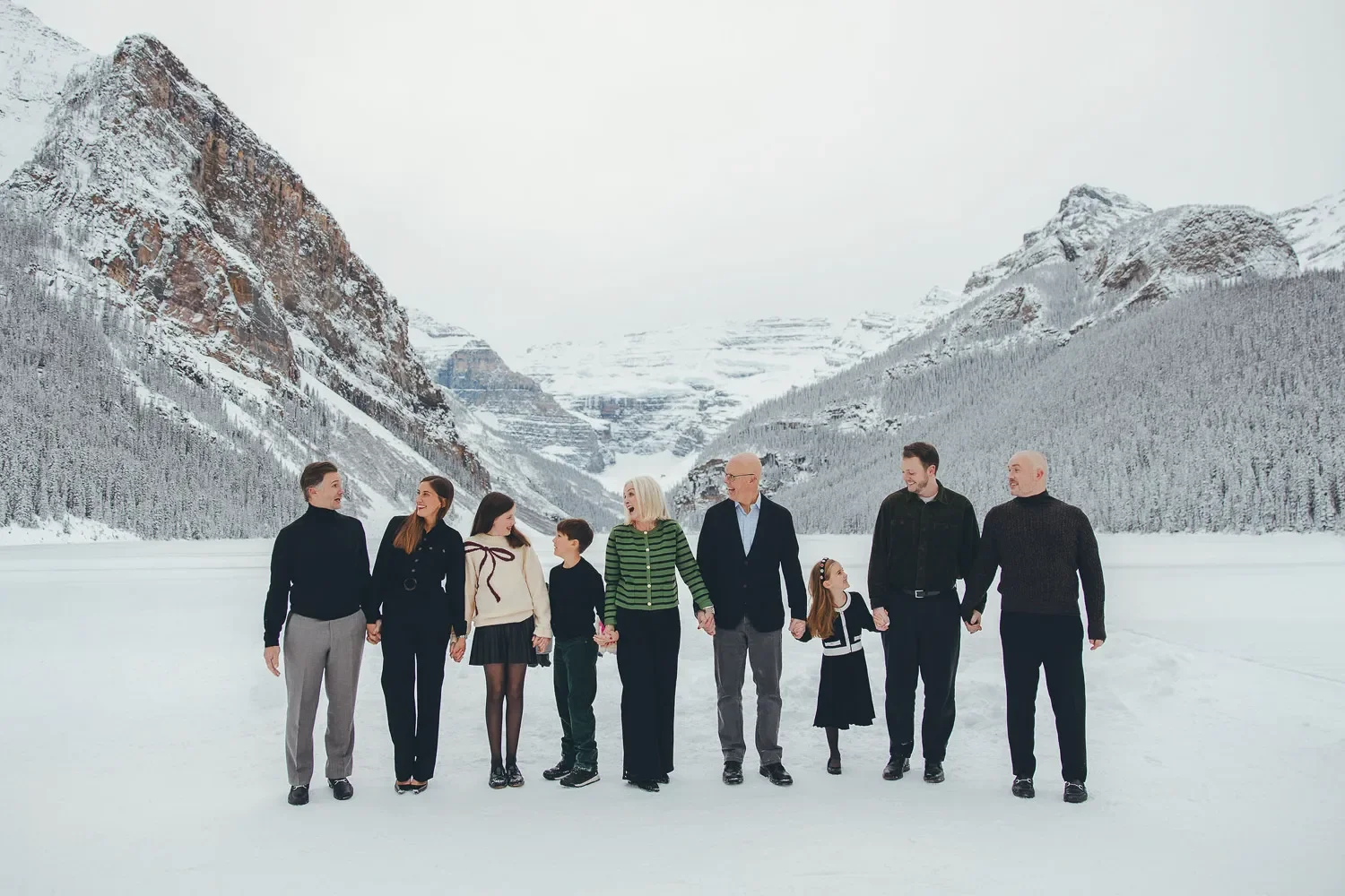 121_family-portrait-lake-louise-snowy-mountains.webp