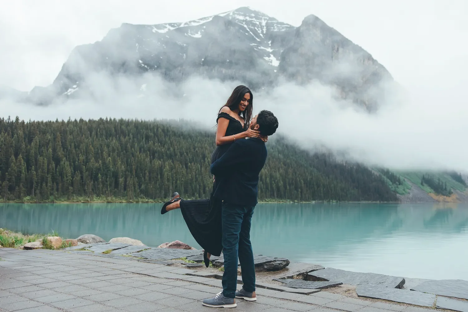 126_engagement-couple-lake-louise-banff-mountain-landscape.webp