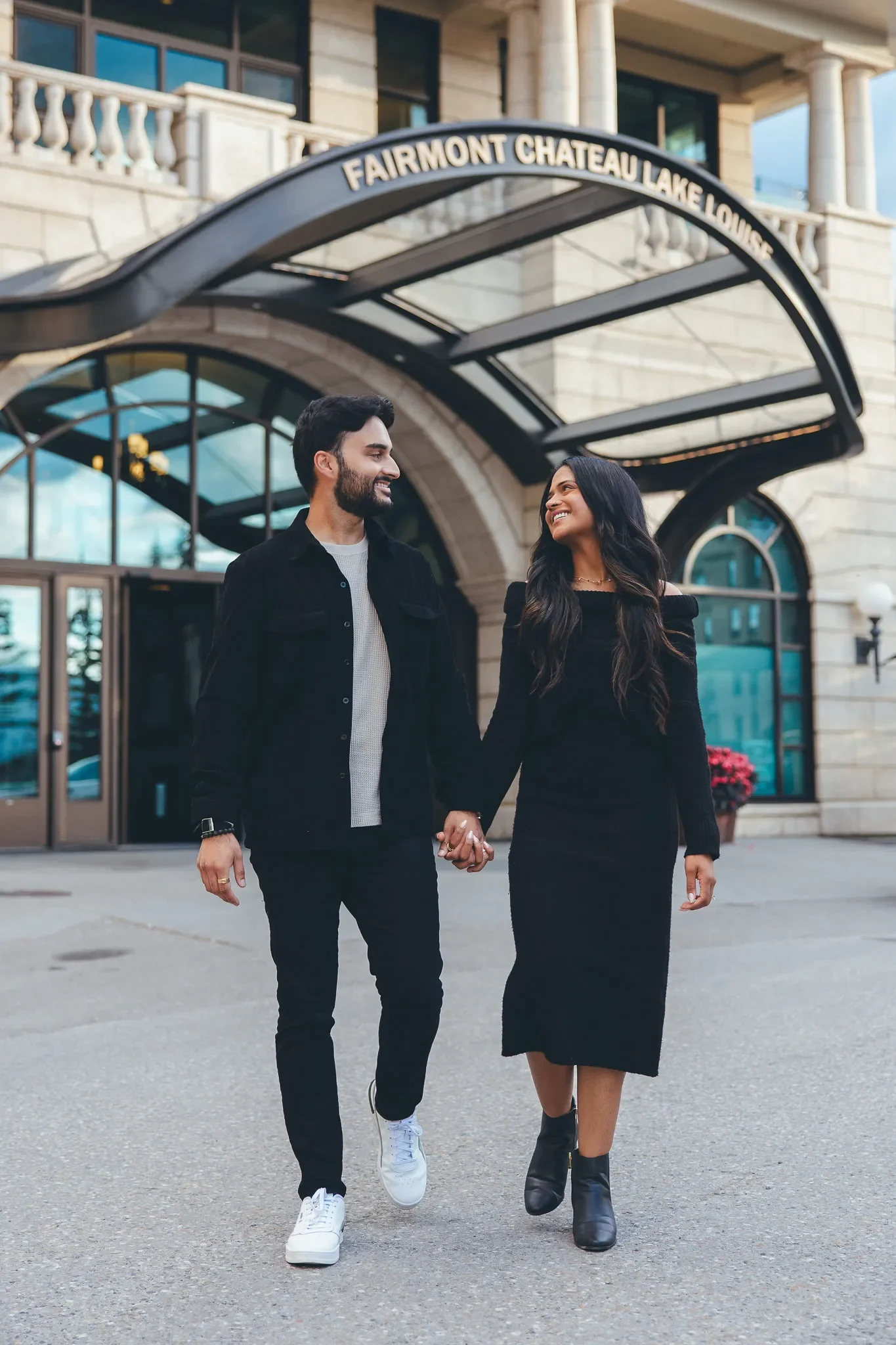 124_Couple-Walking-Hand-In-Hand-Fairmont-Chateau-Lake-Louise.webp