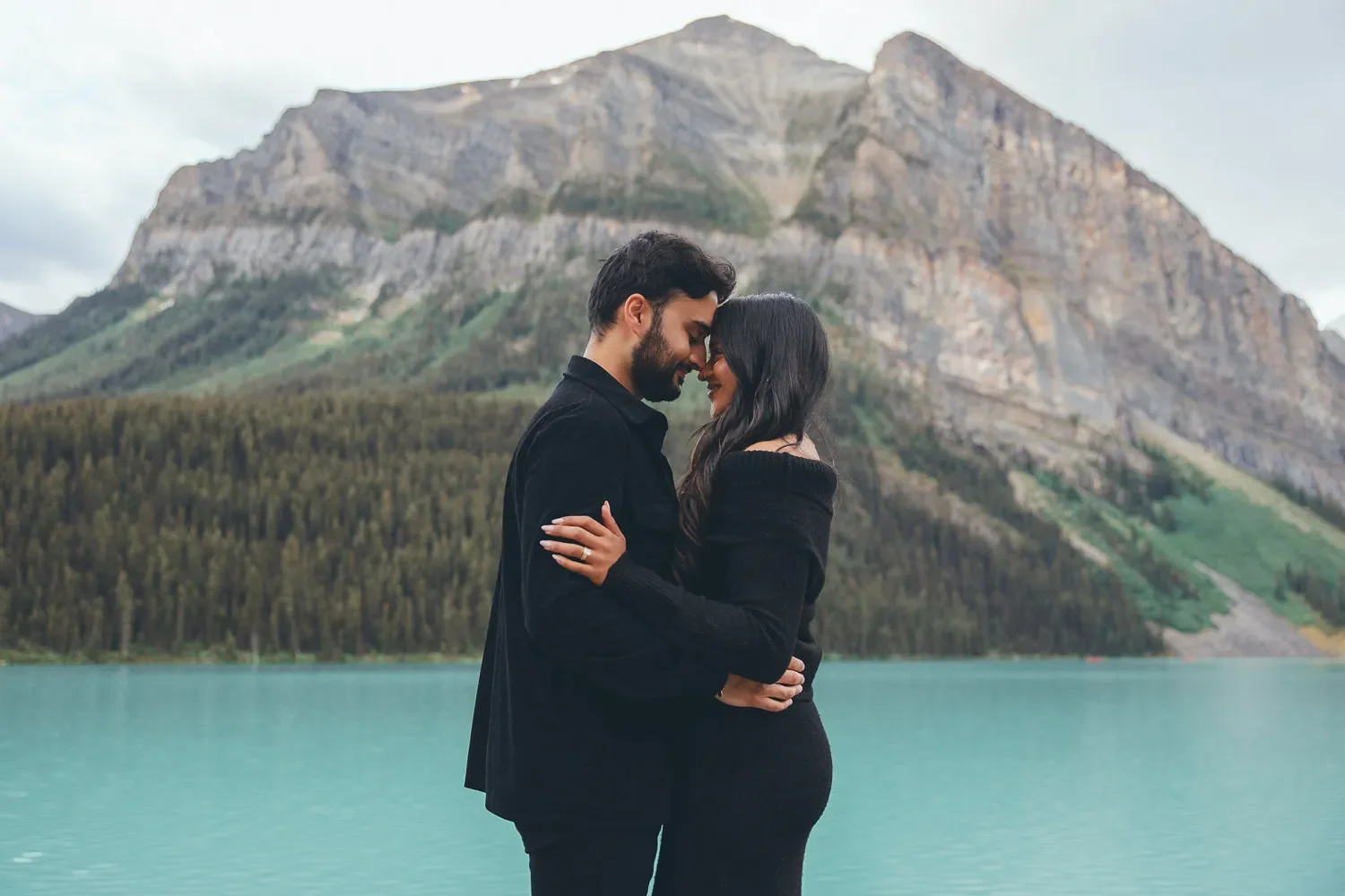 127_Couple-Engagement-Lake-Louise-Banff-Mountain-Landscape.webp