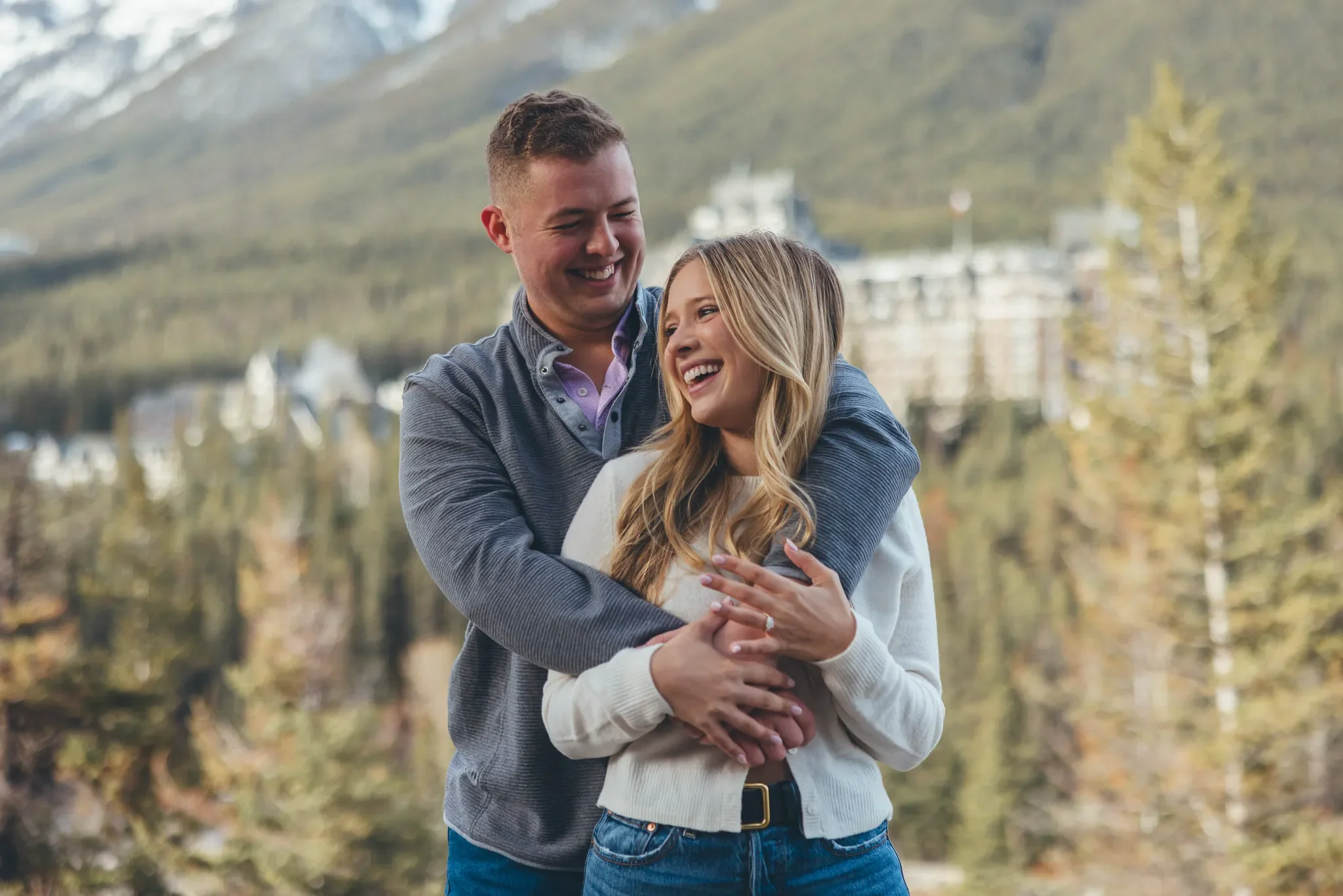 110_couple-engagement-proposal-banff-mountain-viewpoint.webp
