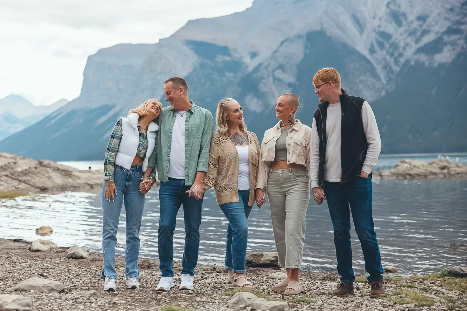 108_family-portrait-canadian-rockies-alpine-lake.webp